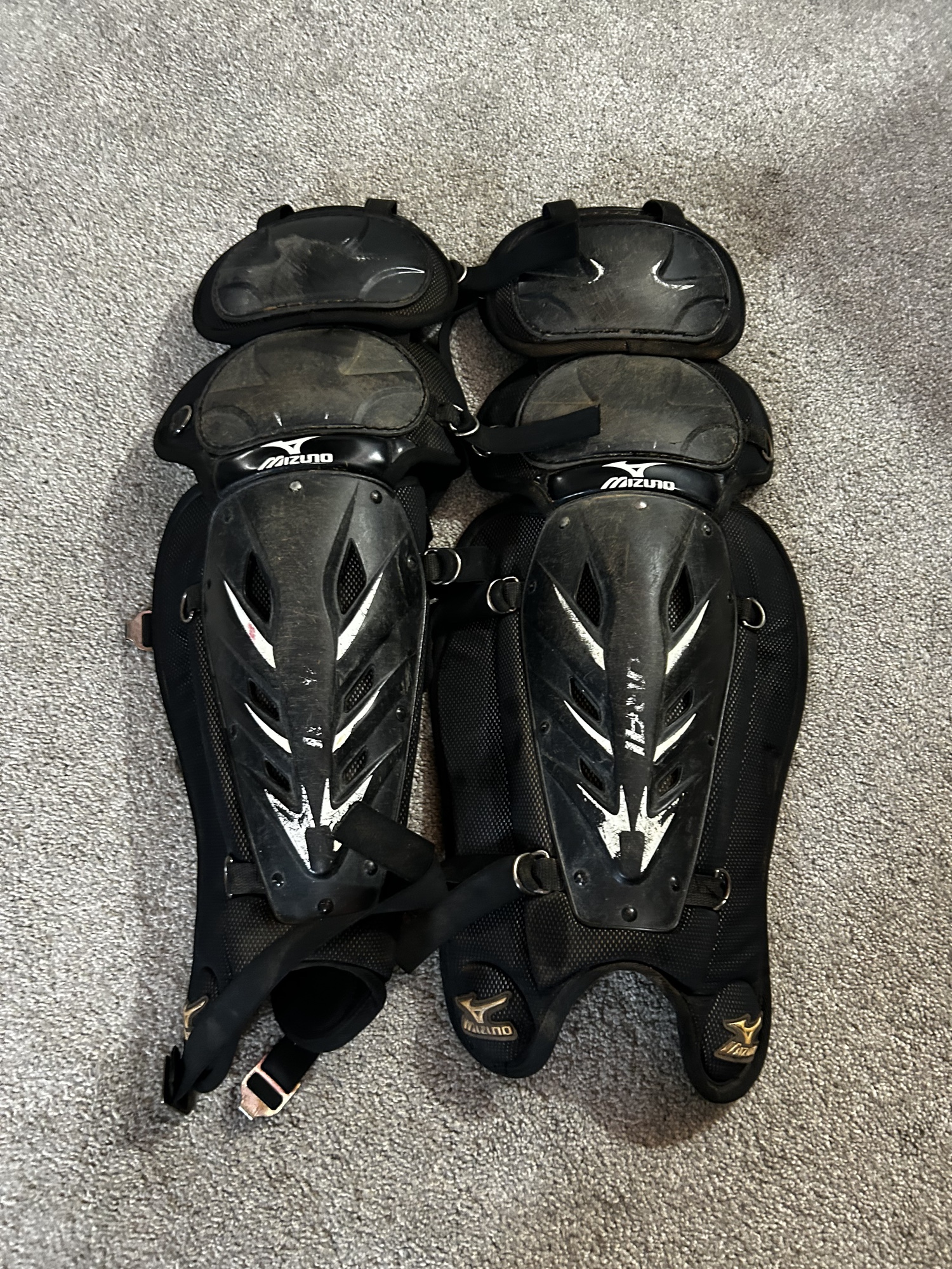Mizuno Catcher's Leg Guards Softball 15.5” Clean SidelineSwap