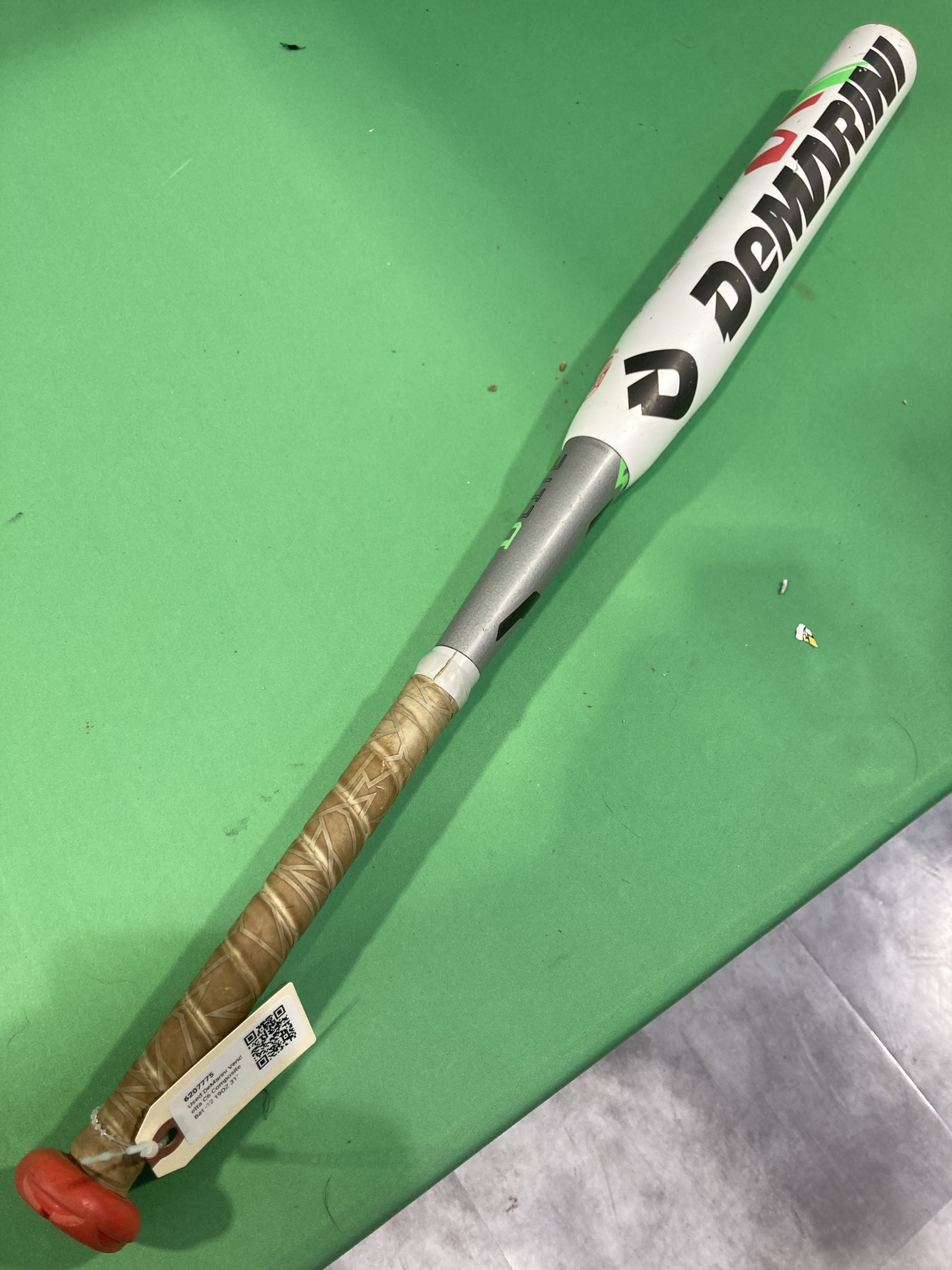 Used DeMarini Vendetta C6 Composite Bat 12 19OZ 31" SidelineSwap