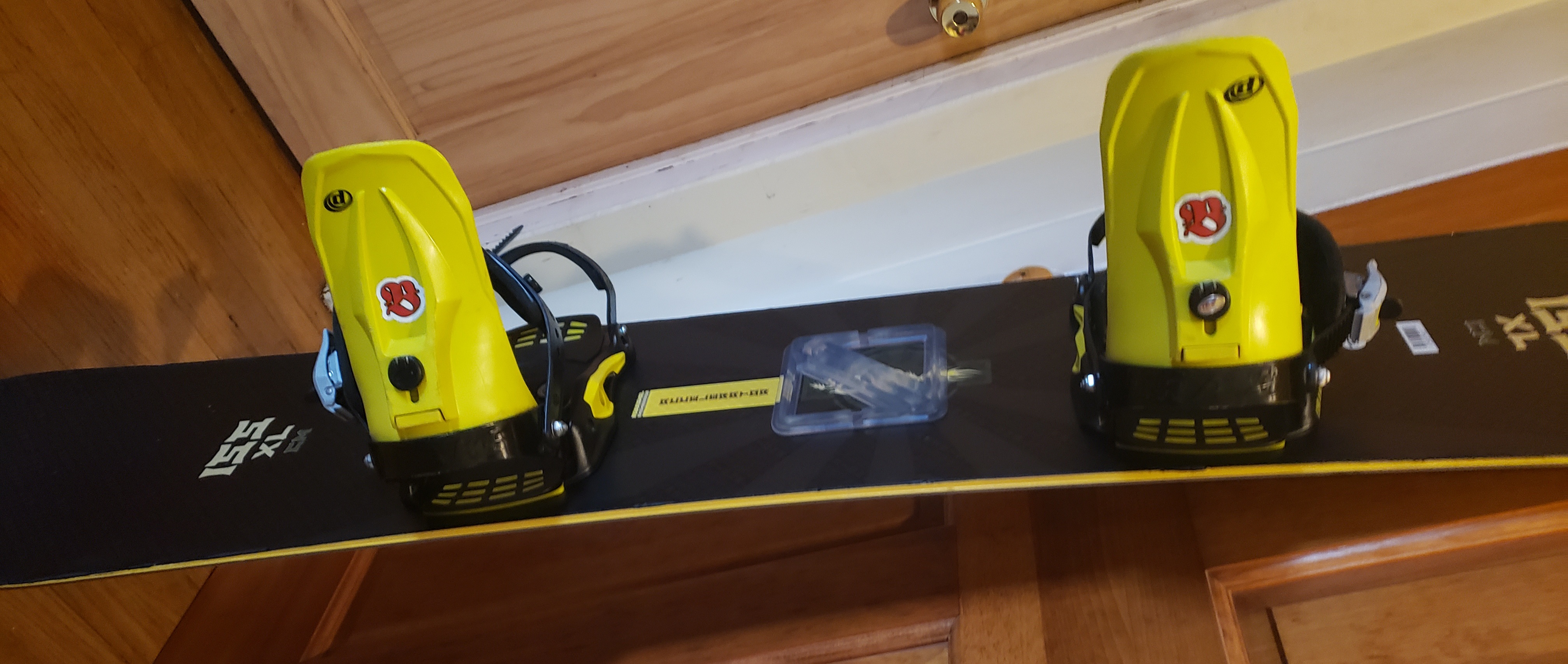 155cm XL SNOWBOARD ROSSIGNOL ACCELERATOR IRT with LARGE DRAKE BINDINGS