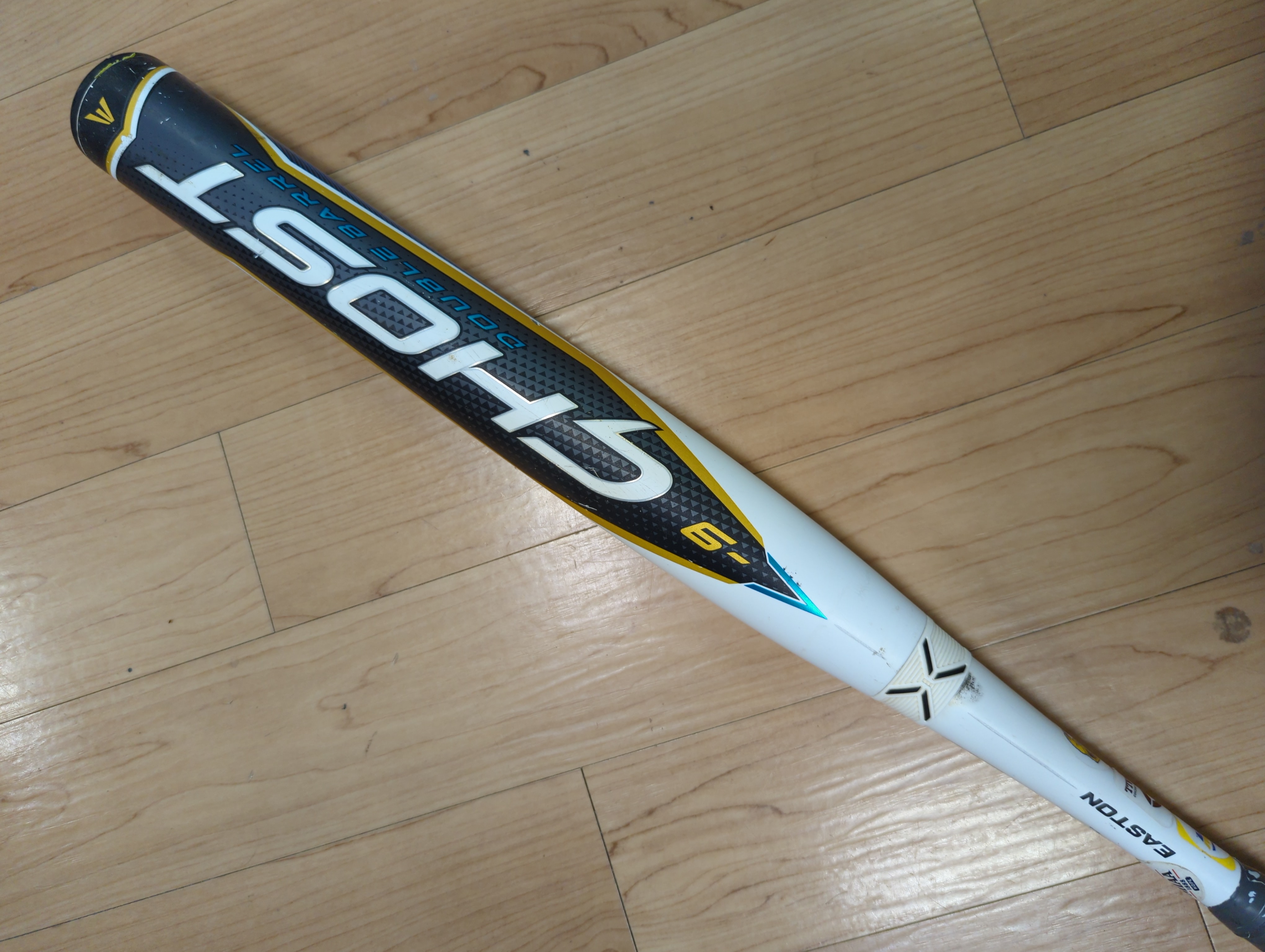 Used 2022 Easton Ghost Composite Bat 9 24OZ 33" CRACKED SEE PHOTOS