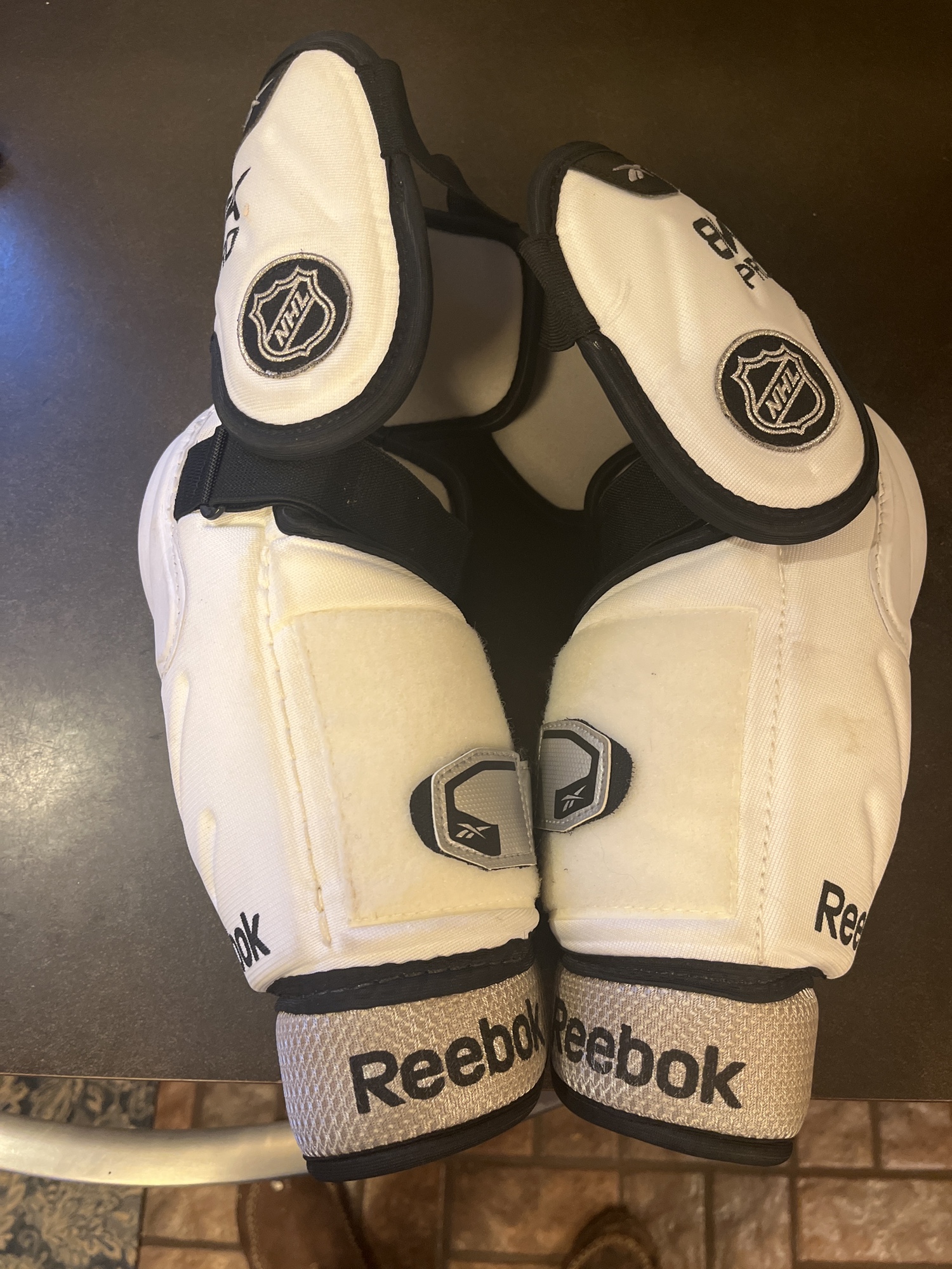 New Large Reebok Pro Stock 8K Pro Elbow Pads SidelineSwap