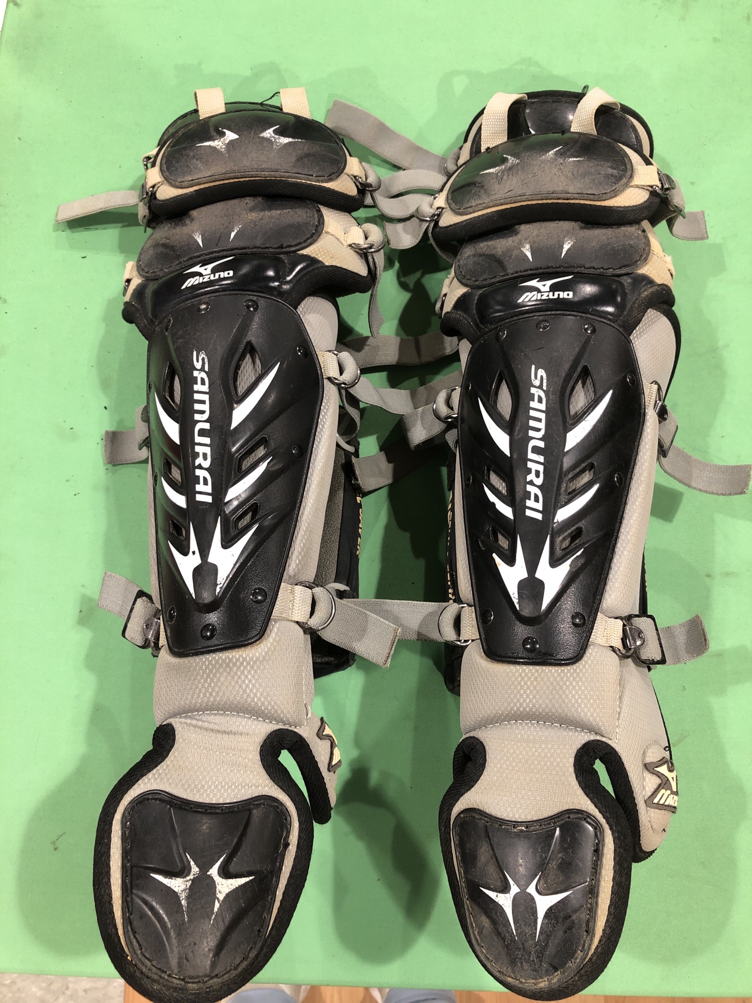 Used Mizuno Samurai Catcher's Leg Guard SidelineSwap