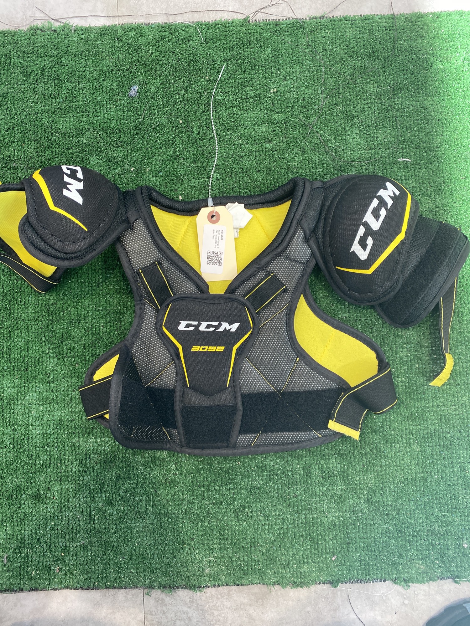 Youth Used Large CCM Tacks 3092 Shoulder Pads SidelineSwap