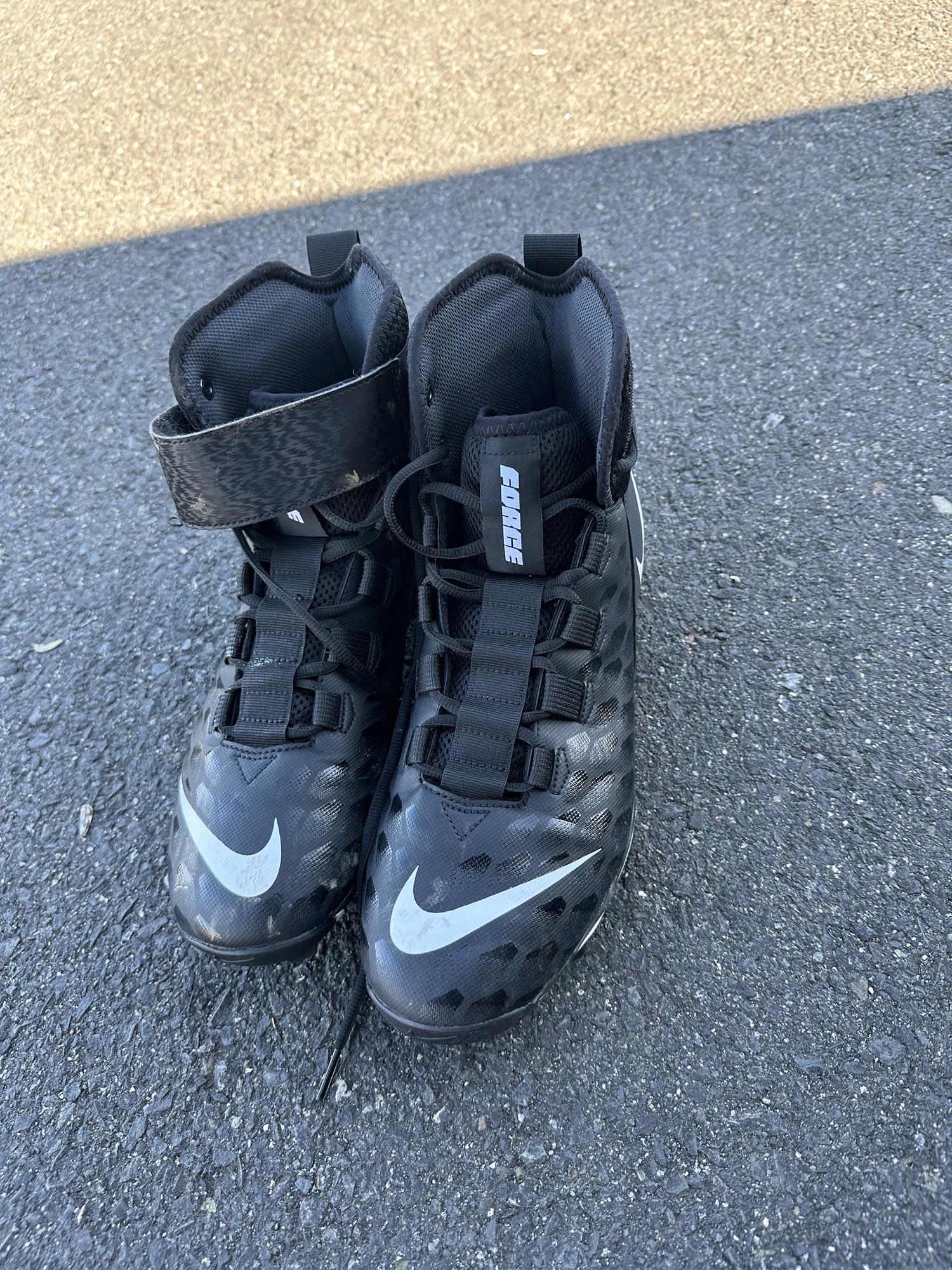 molded high top baseball cleats