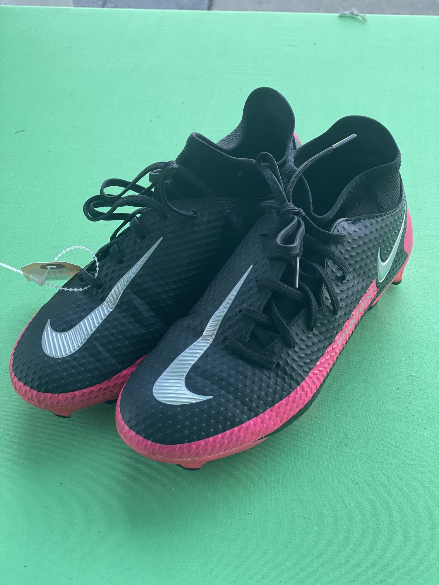 mens pink nike cleats