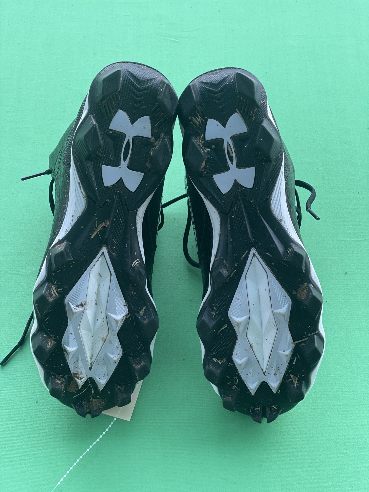 mens size 8.5 football cleats