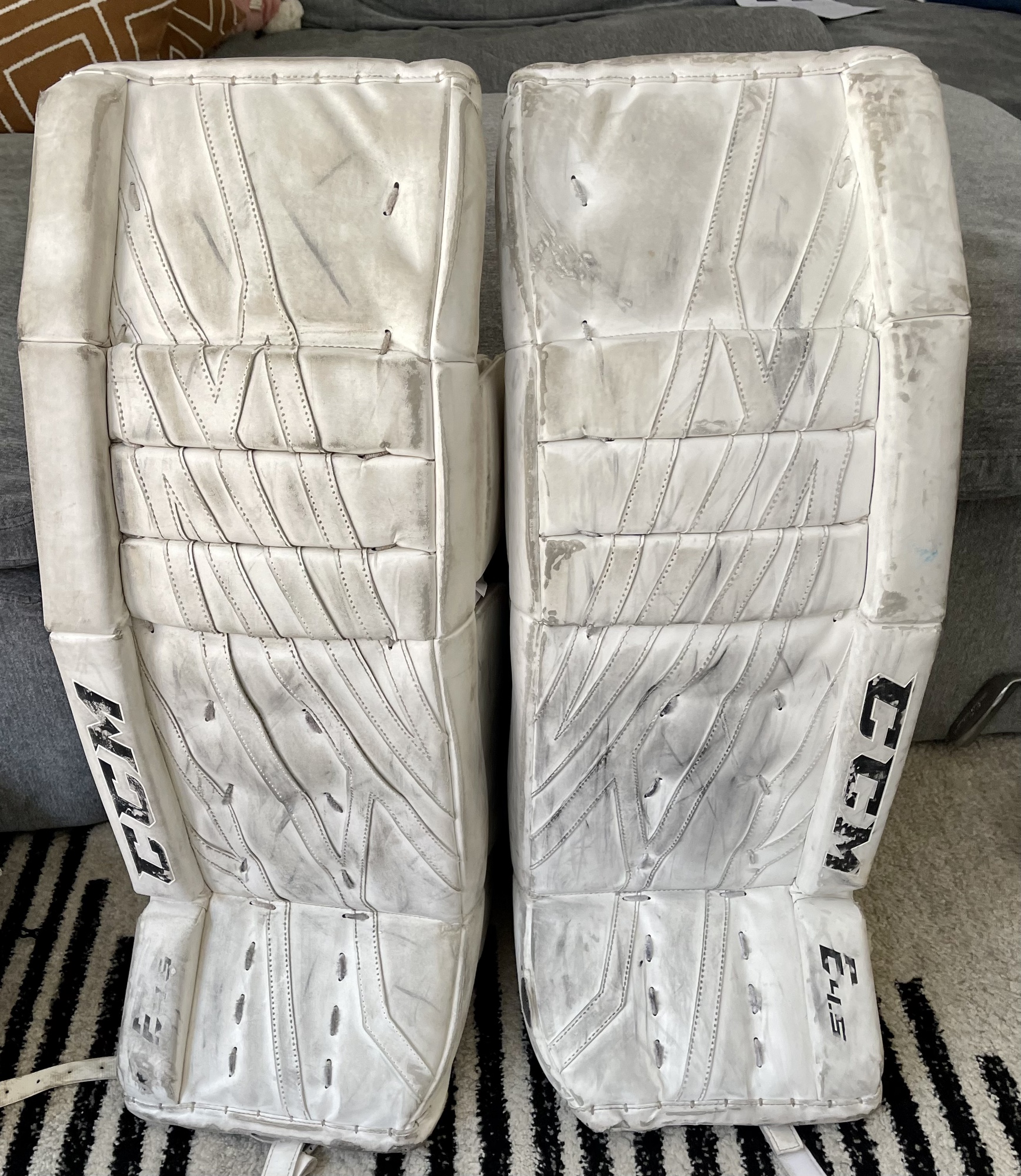 CCM E4.5 speedskin Extreme Flex goalie leg pads 32 + 1 SidelineSwap