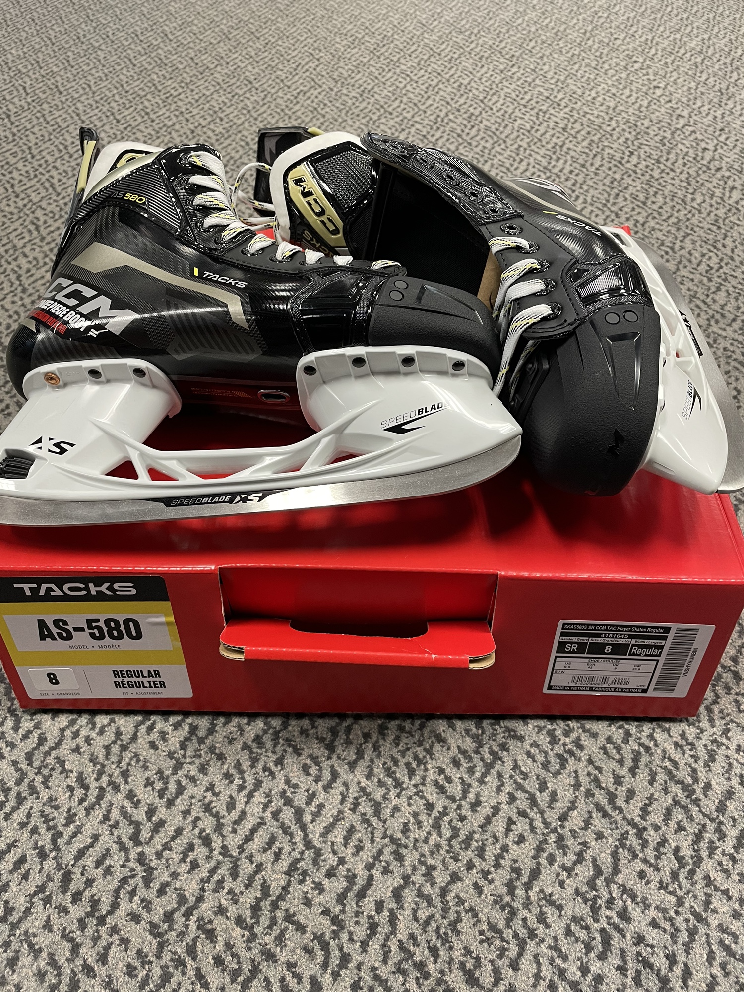 CCM Tacks AS580 size 8 Regular width skate SidelineSwap