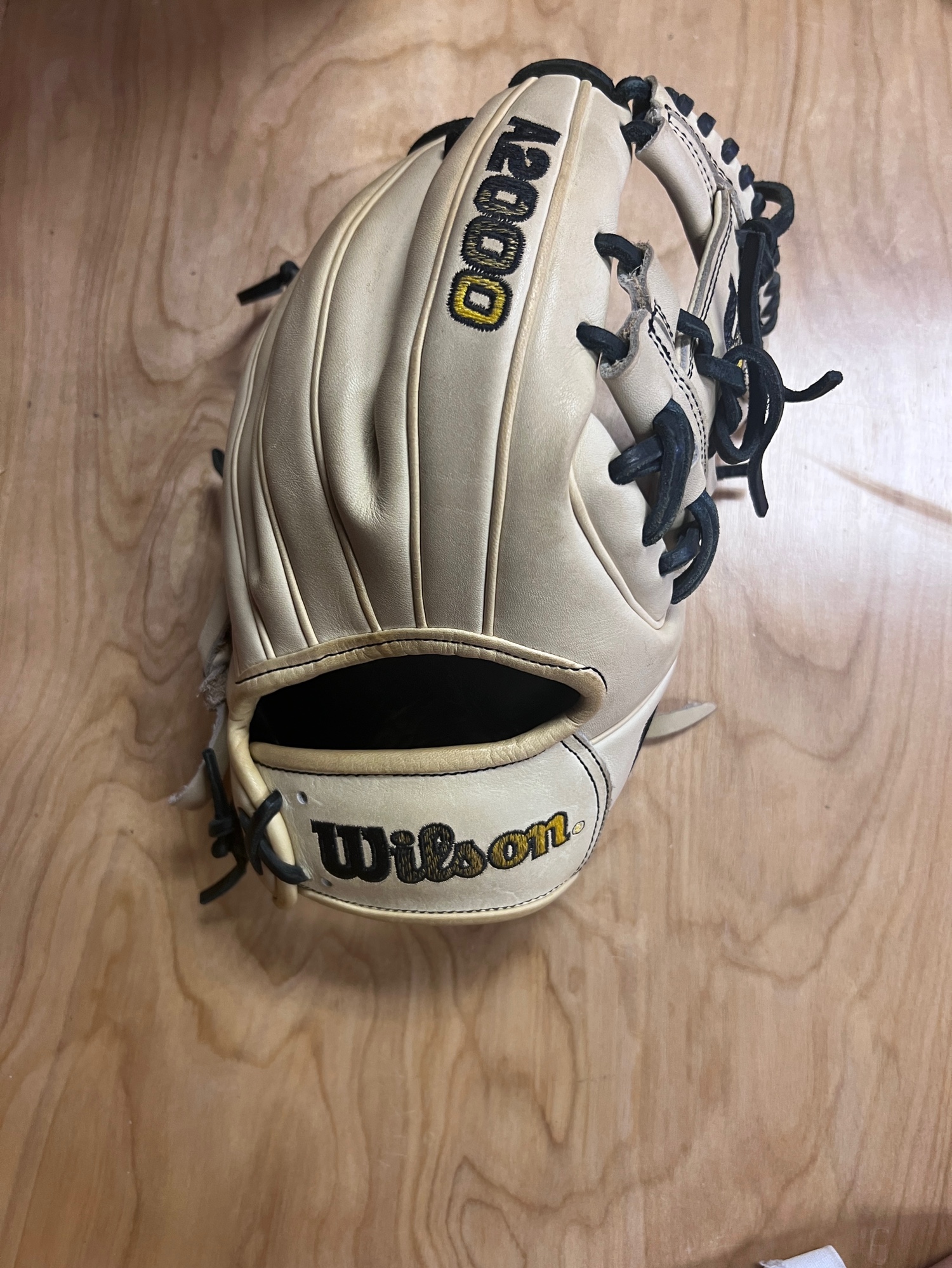 11.5 a2000 infield glove SidelineSwap