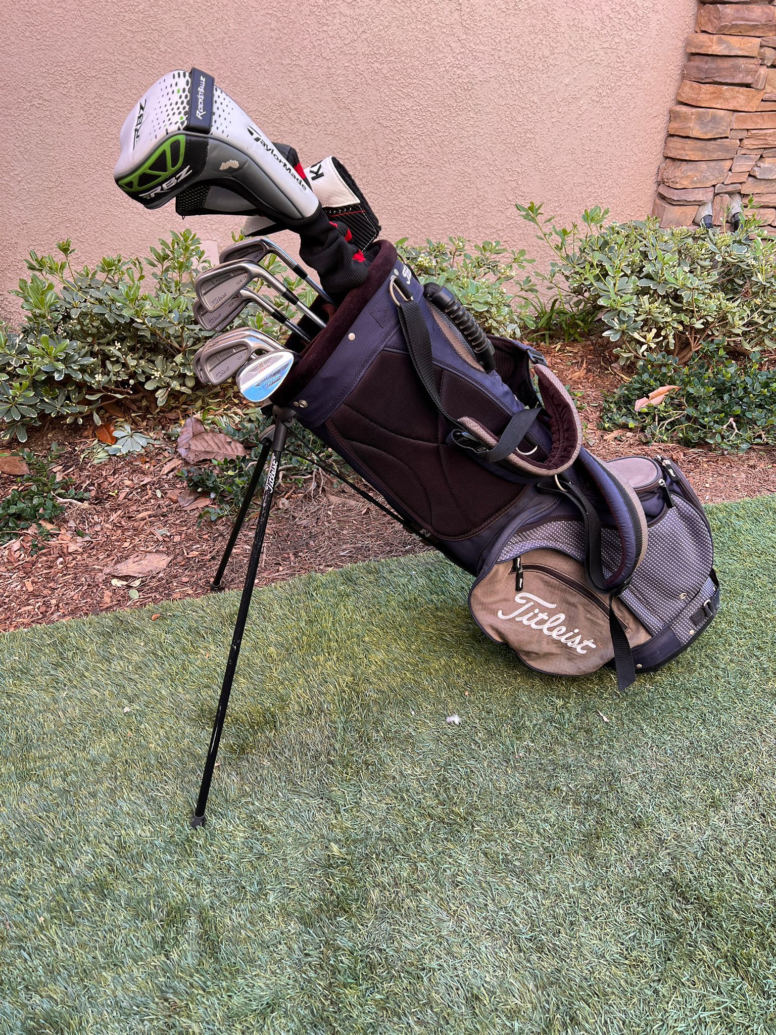 Titleist Complete Golf Set, Stiff, 704 CB Irons, Woods, Putter, Stand