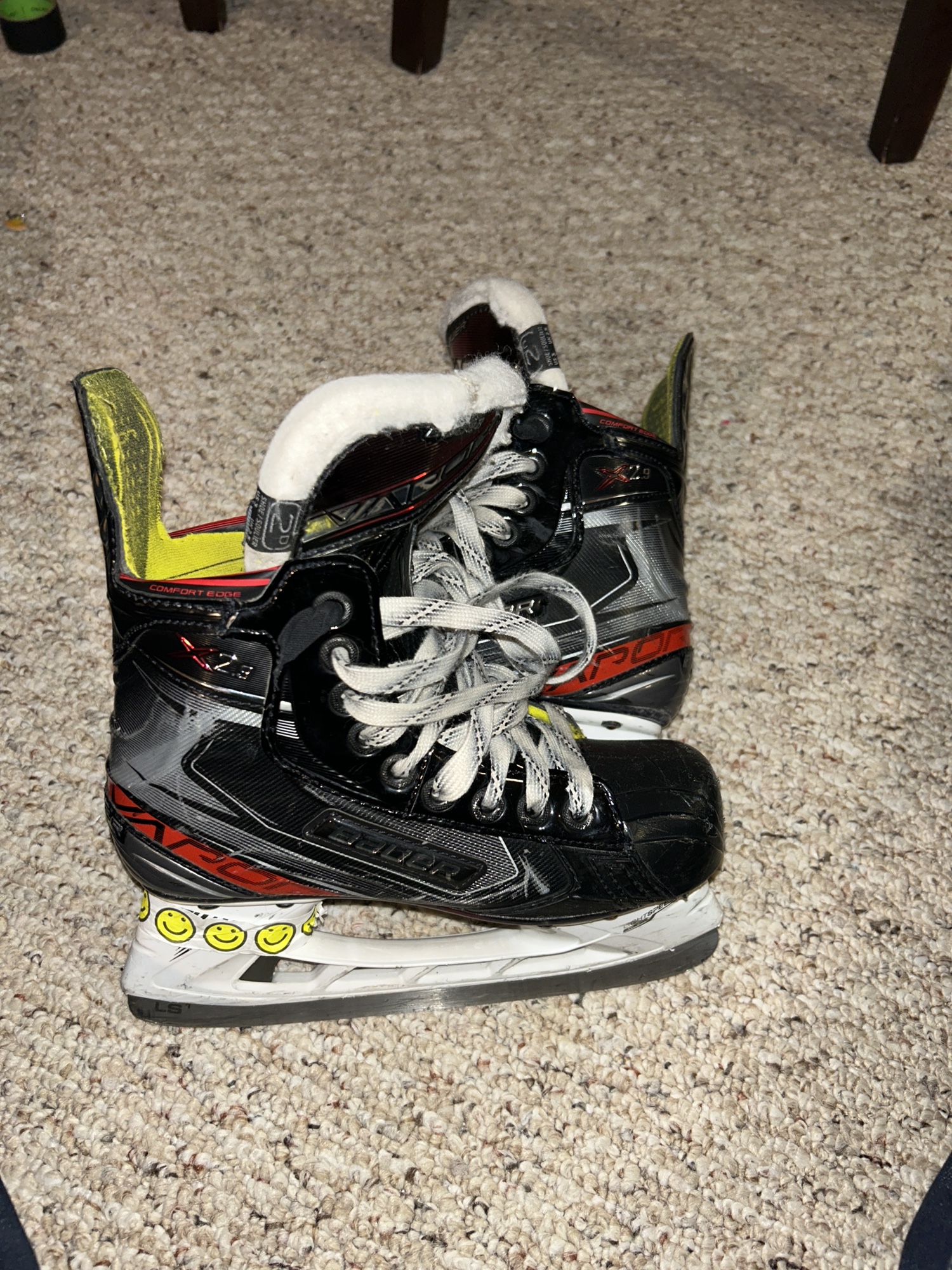 Junior Bauer Regular Width Size 3 Vapor X2.9 Hockey Skates SidelineSwap