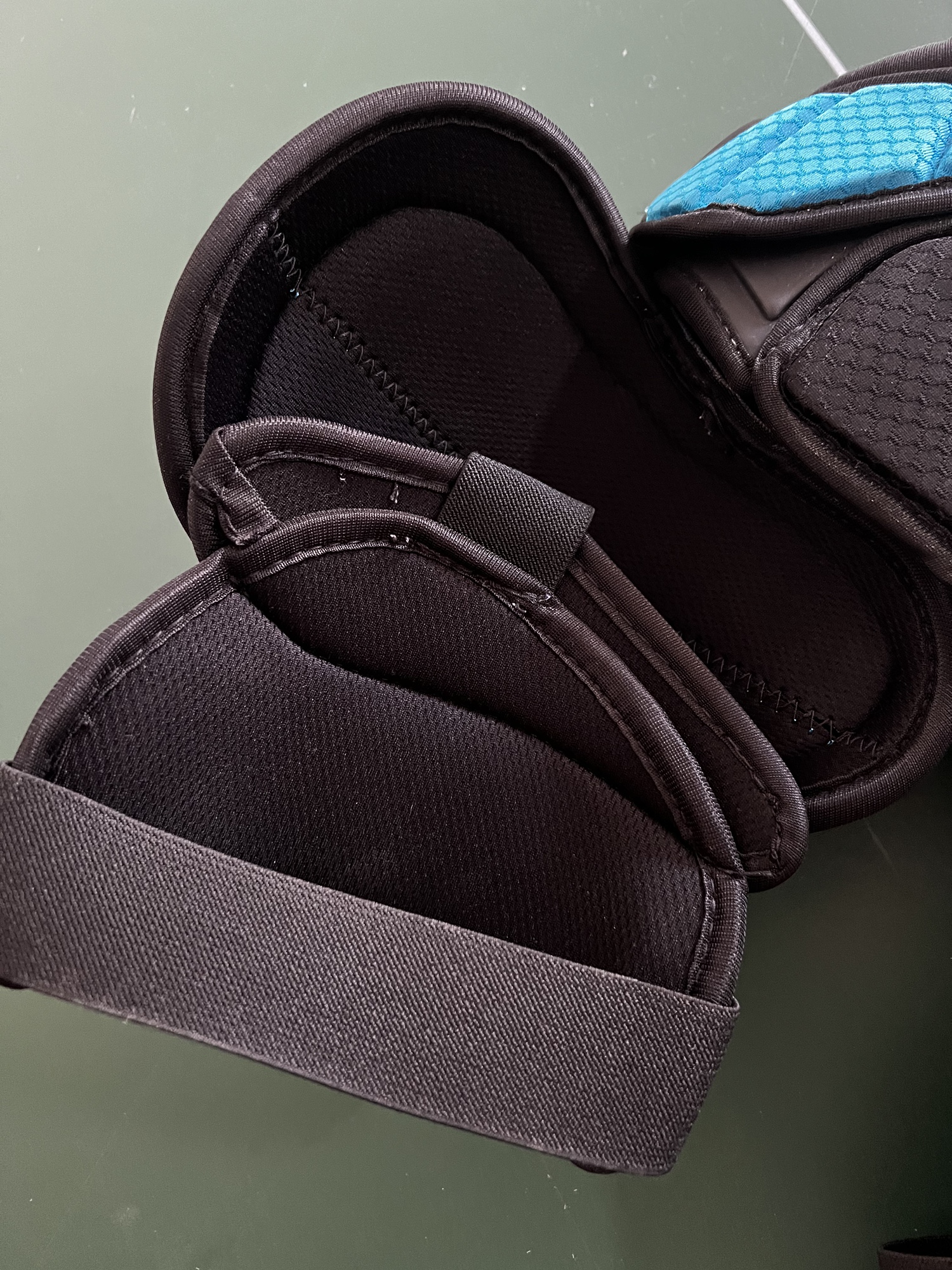 Large True XC9 Shoulder Pads SidelineSwap