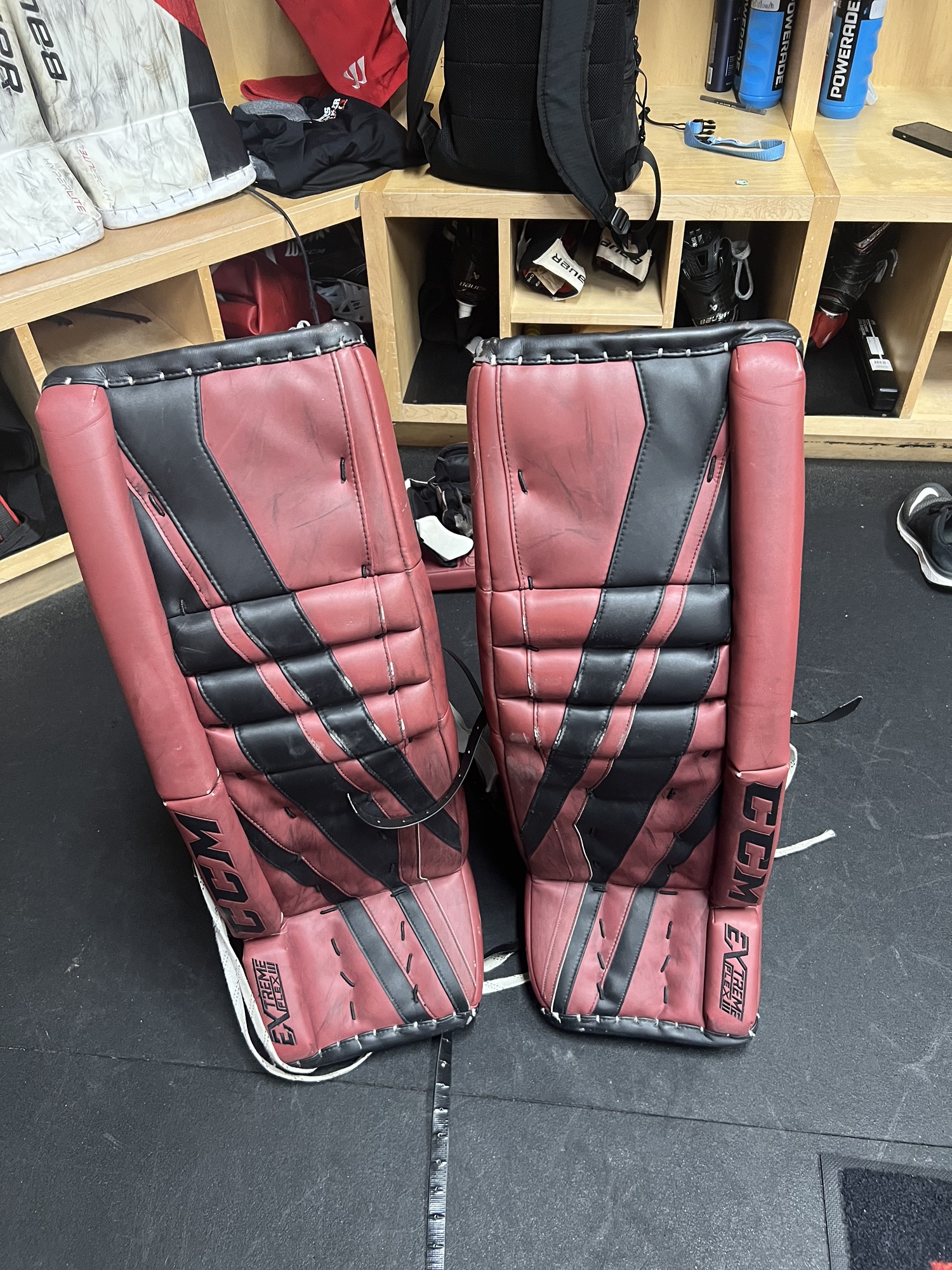 31" CCM Extreme Flex lll Goalie Leg Pads SidelineSwap