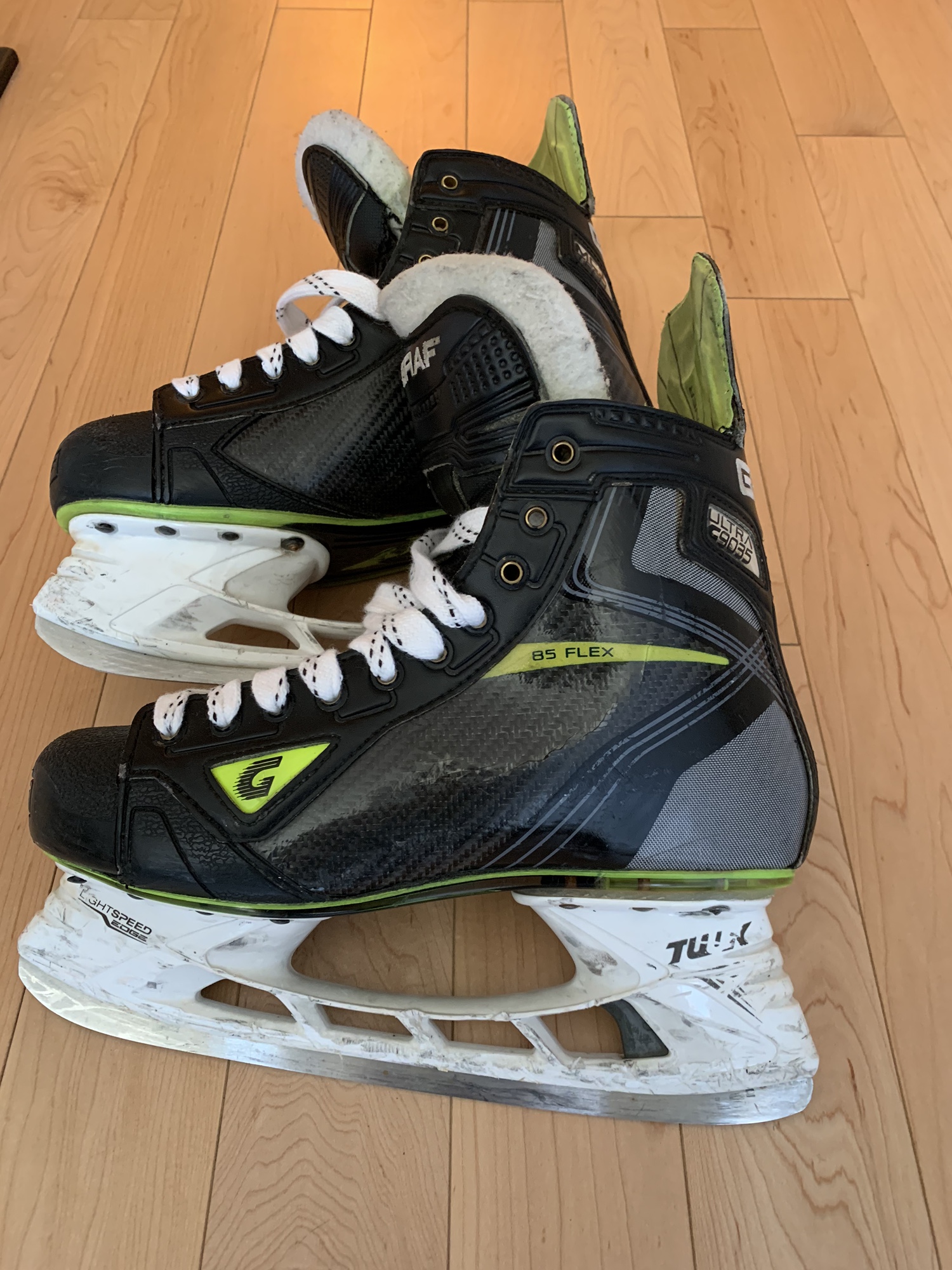 Sr. Used Graf 8.5 Wide Ultra G9035 Hockey Skates SidelineSwap