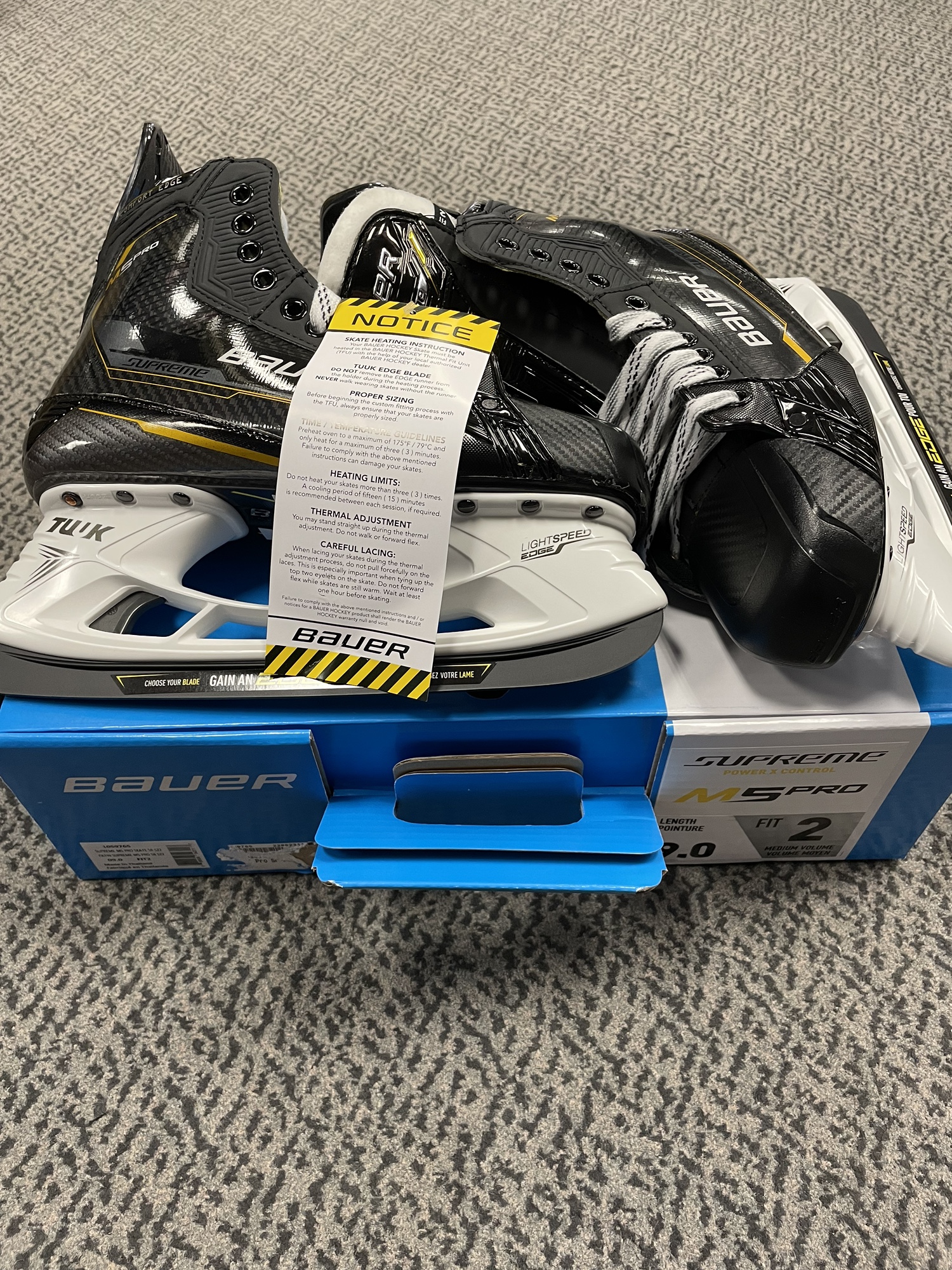 Bauer Supreme M5 PRO size 9 Fit 2 skates SidelineSwap