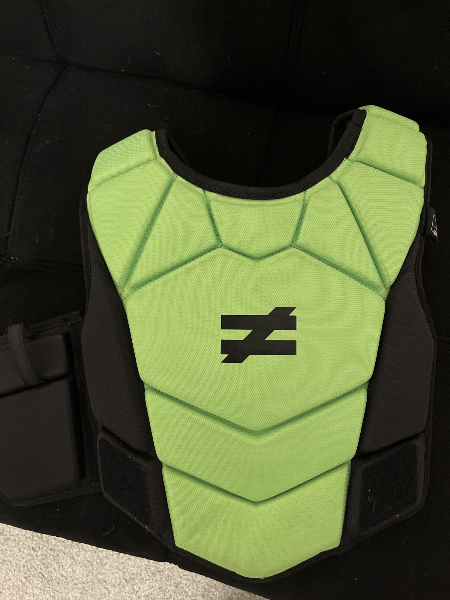 Adult Large Unequal shoulder pads Shoulder Pads SidelineSwap