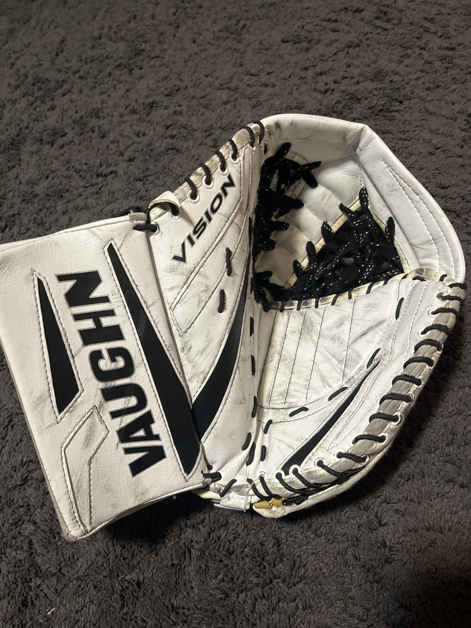 Vaughn vision 9400 hockey goalie glove SidelineSwap