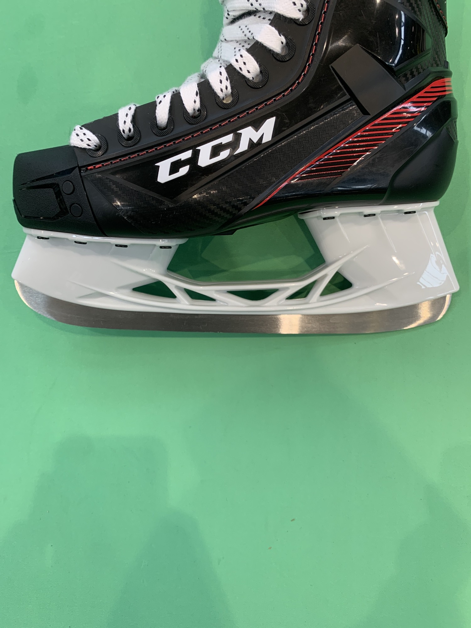 Used Senior CCM JetSpeed FT455 Hockey Skates (Regular) Size 6.0