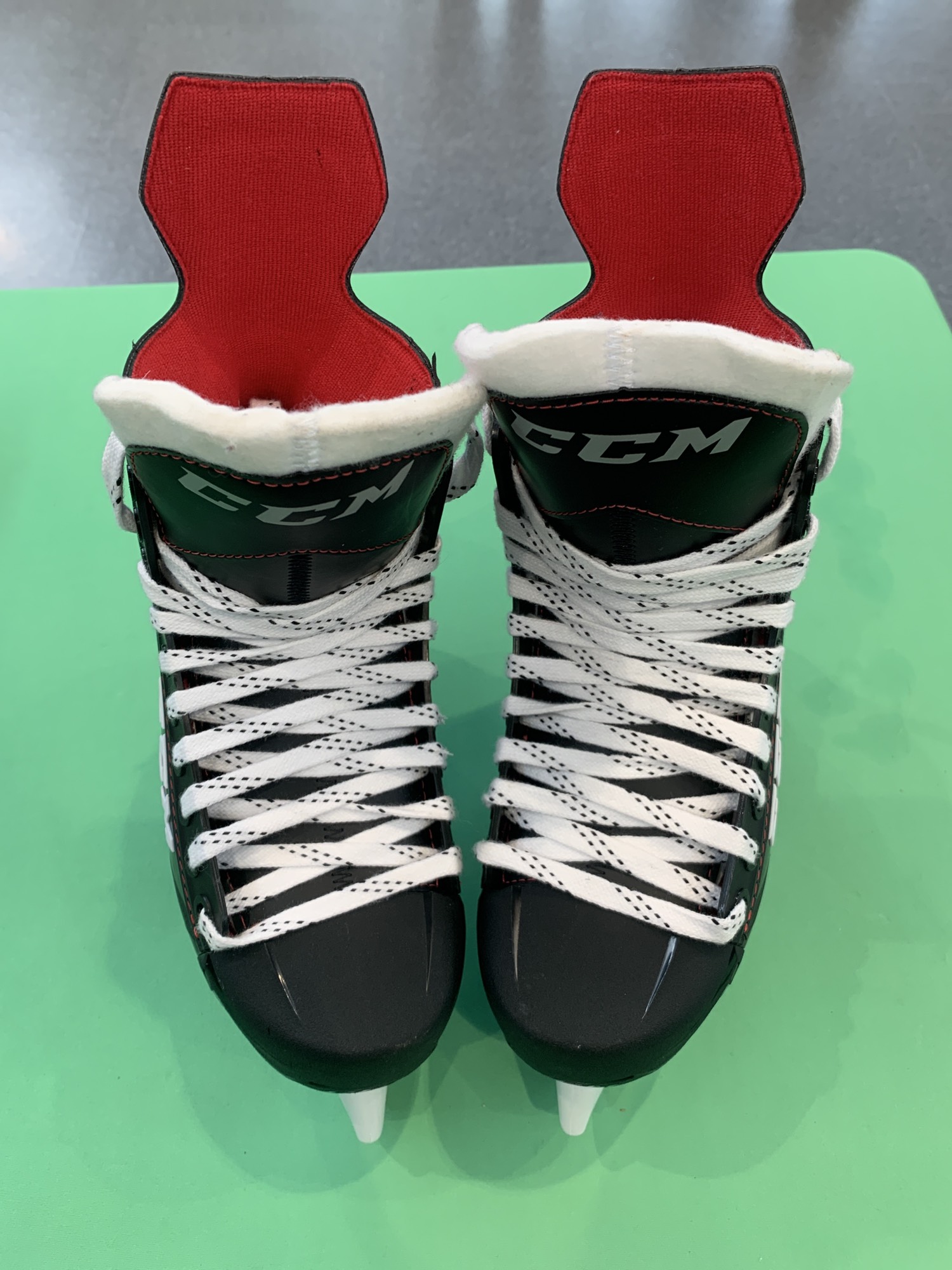 Used Senior CCM JetSpeed FT455 Hockey Skates (Regular) Size 6.0