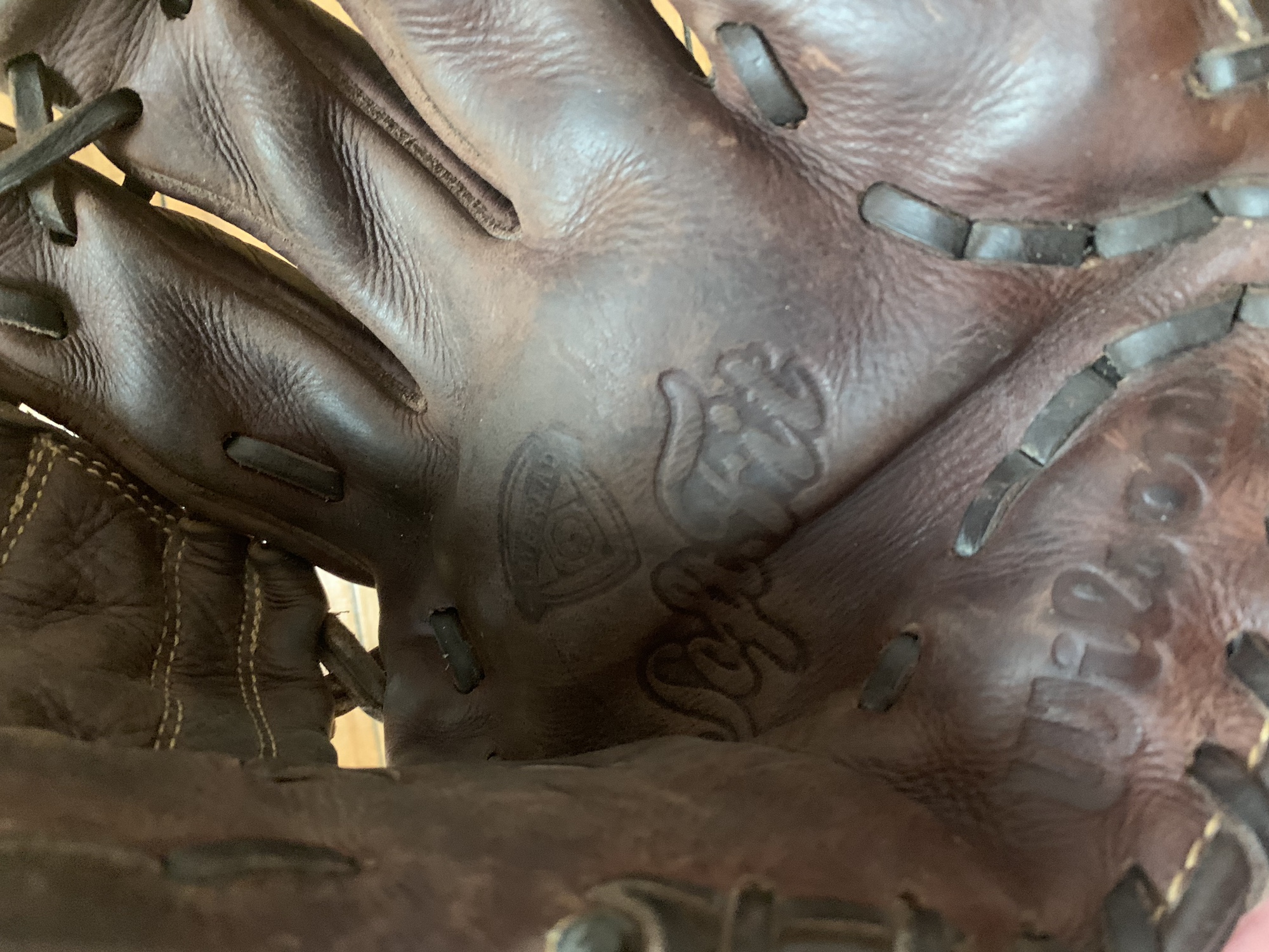 Wilson A800 11” Youth Fully Broken In Baseball Glove Right Throw