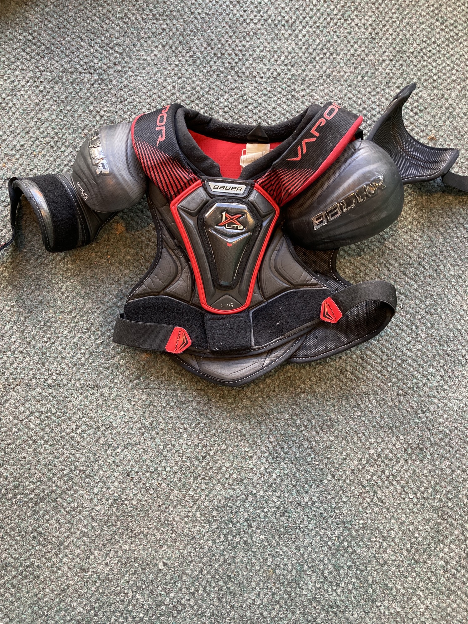 Used Junior Large Bauer Vapor 1X Lite Shoulder Pads SidelineSwap
