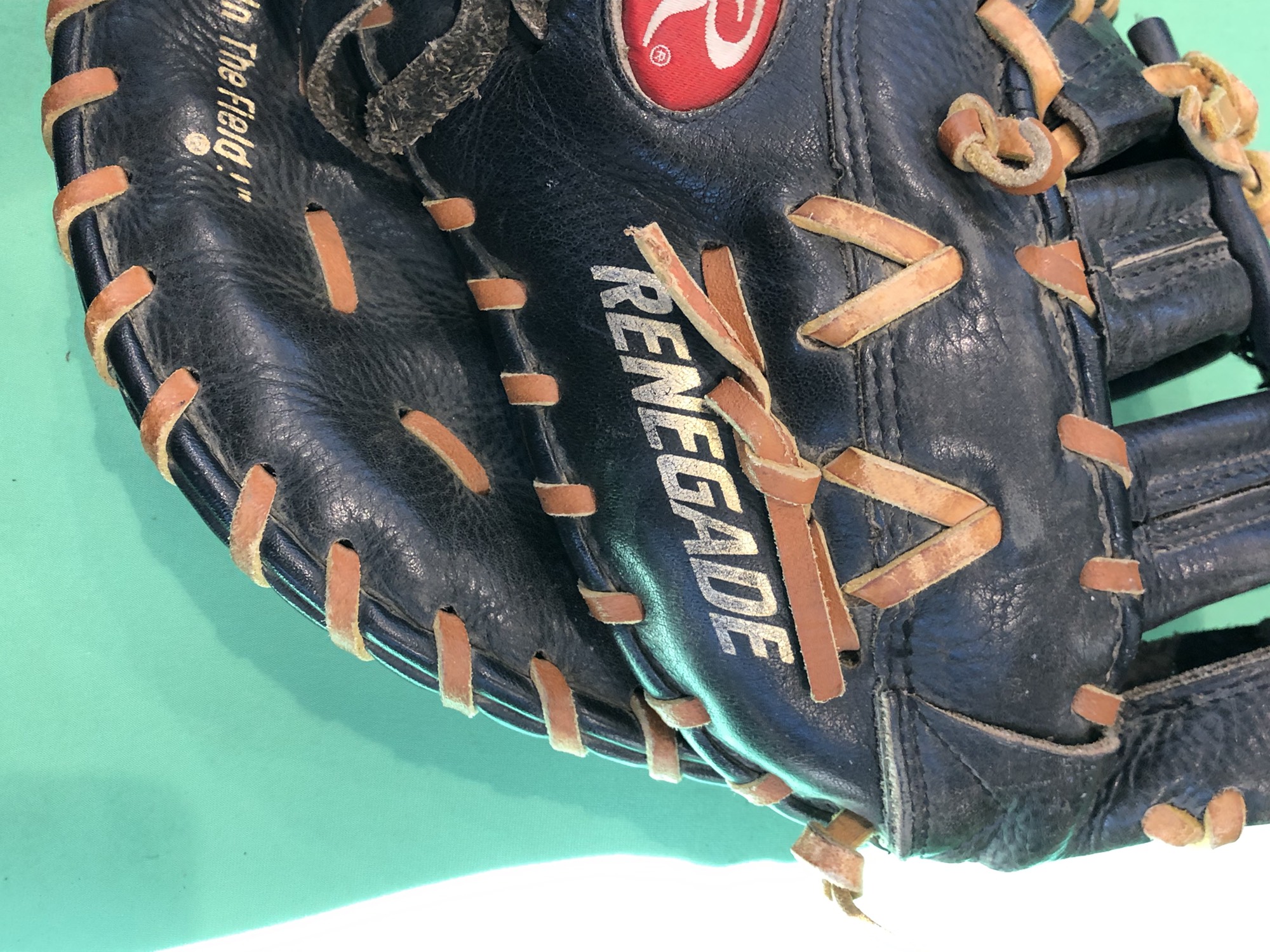 Used Rawlings Renegade RightHand Throw First Base Baseball Glove (12.5