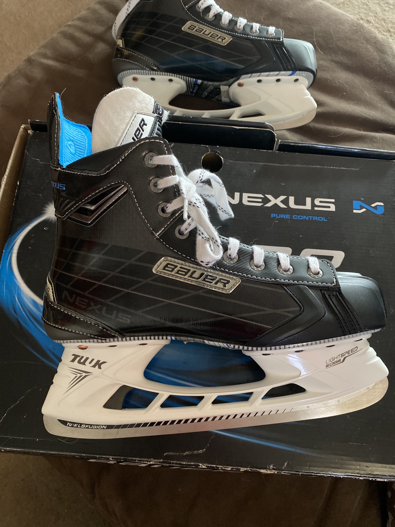 New Bauer Size 9.5 Nexus 8000 Hockey Skates SidelineSwap