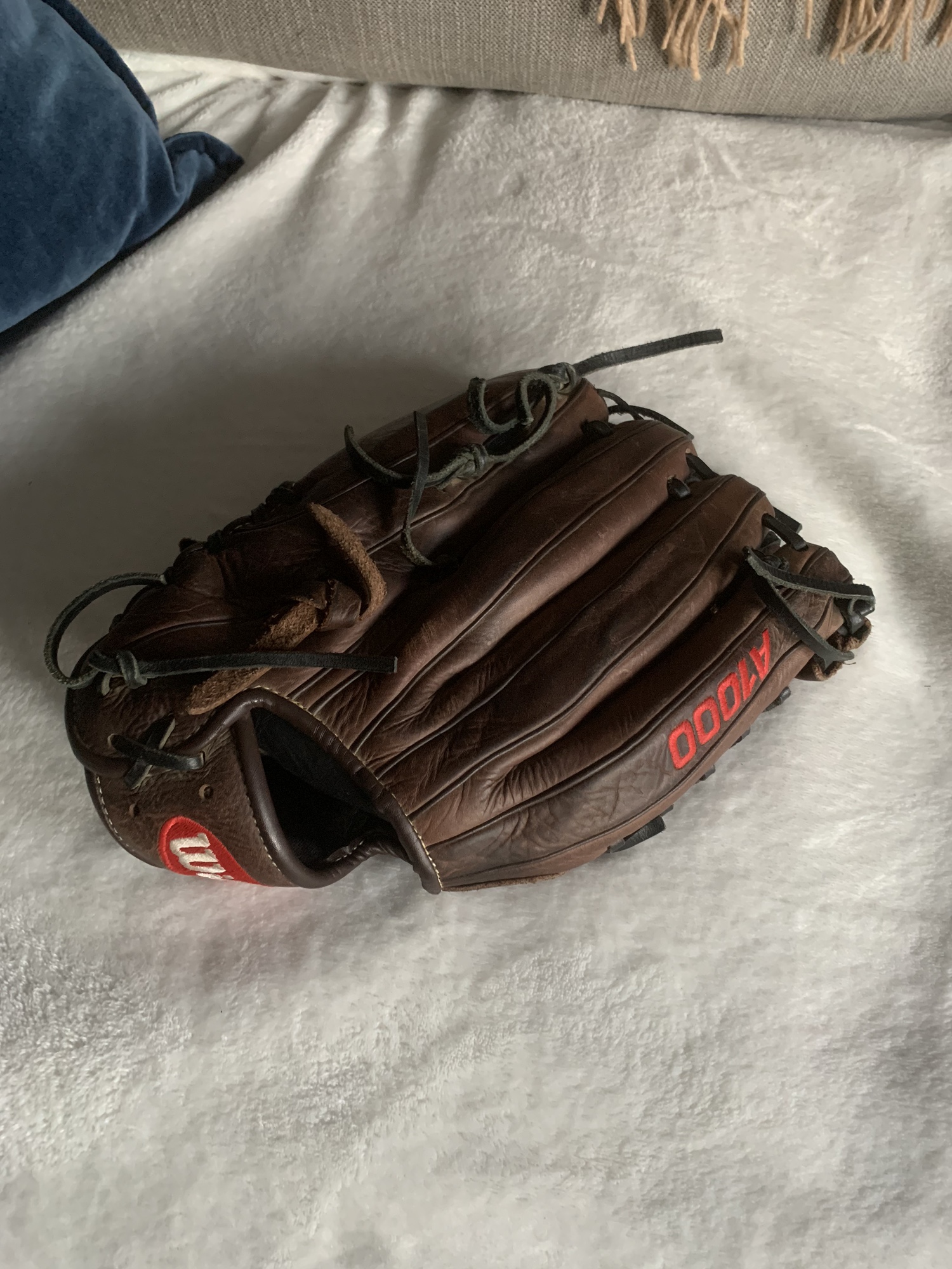 Outfield 12.5" A1000 Baseball Glove SidelineSwap