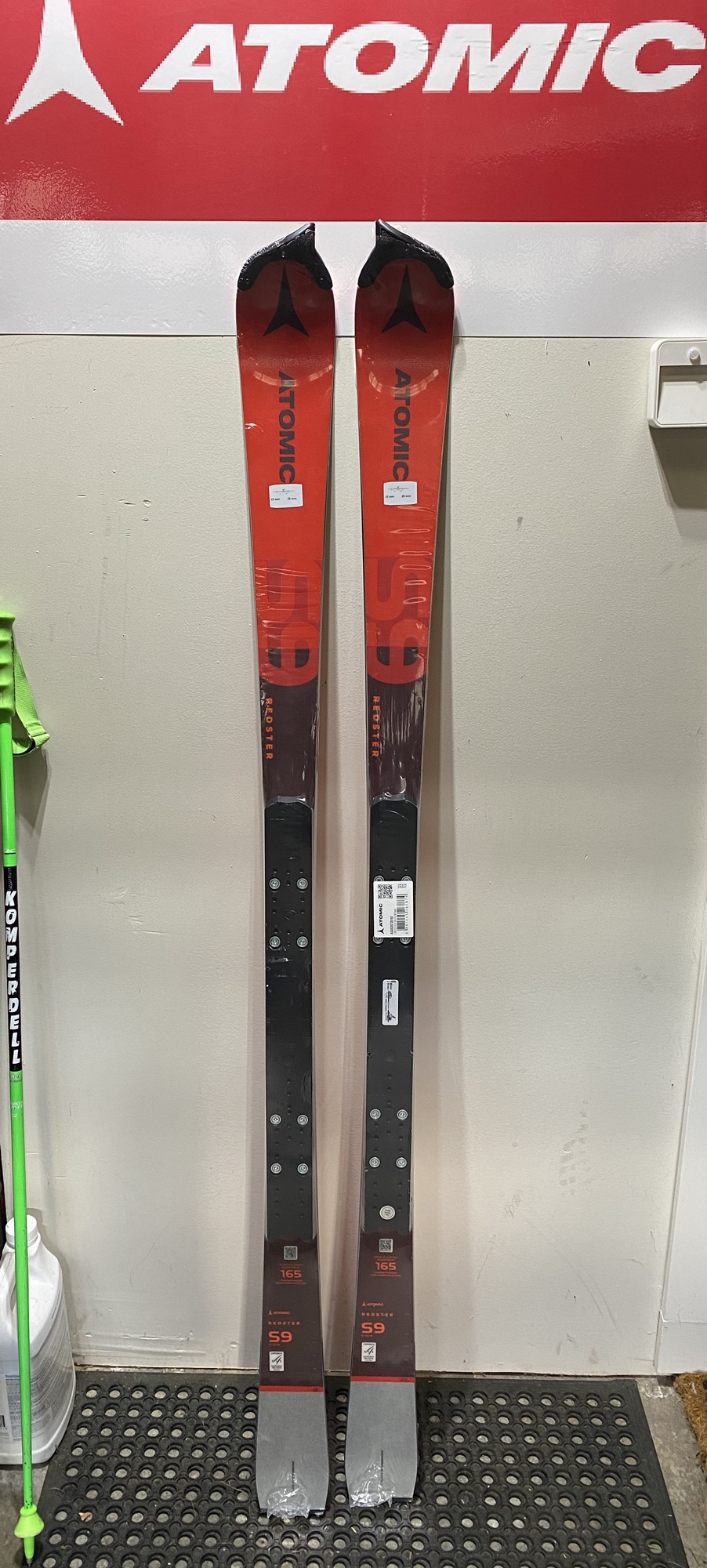 New Men's 2022/23 Atomic Redster 165cm FIS SL skis