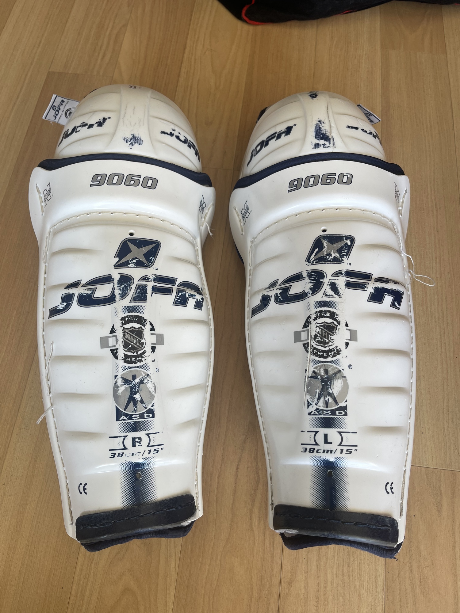 Authentic JOFA 9060 NHL shin pads size 15”/38cm SidelineSwap
