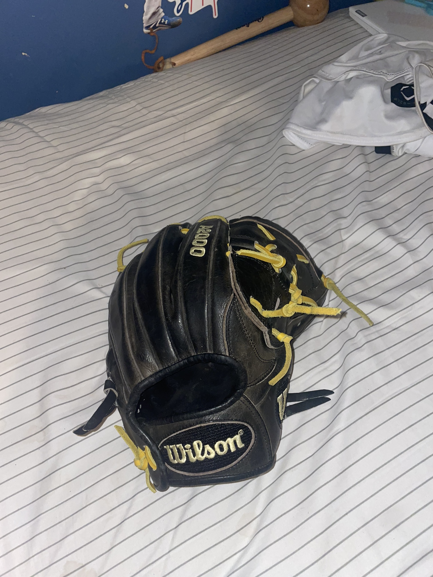 Used Pitcher's 11.75" CK22 Baseball Glove SidelineSwap