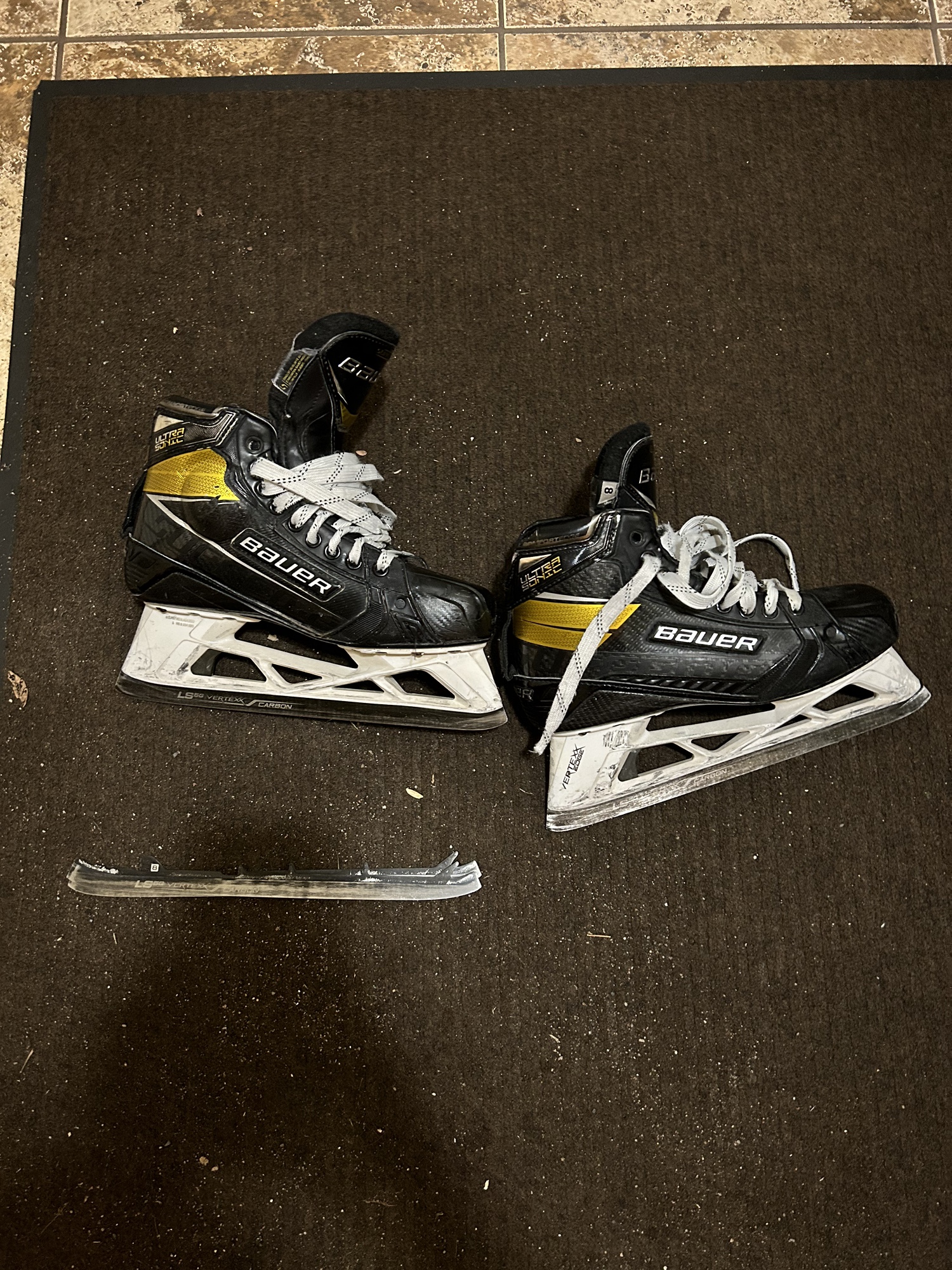 Bauer Goalie Ultrasonic Skates Size 8 With Extra Blades And Blade