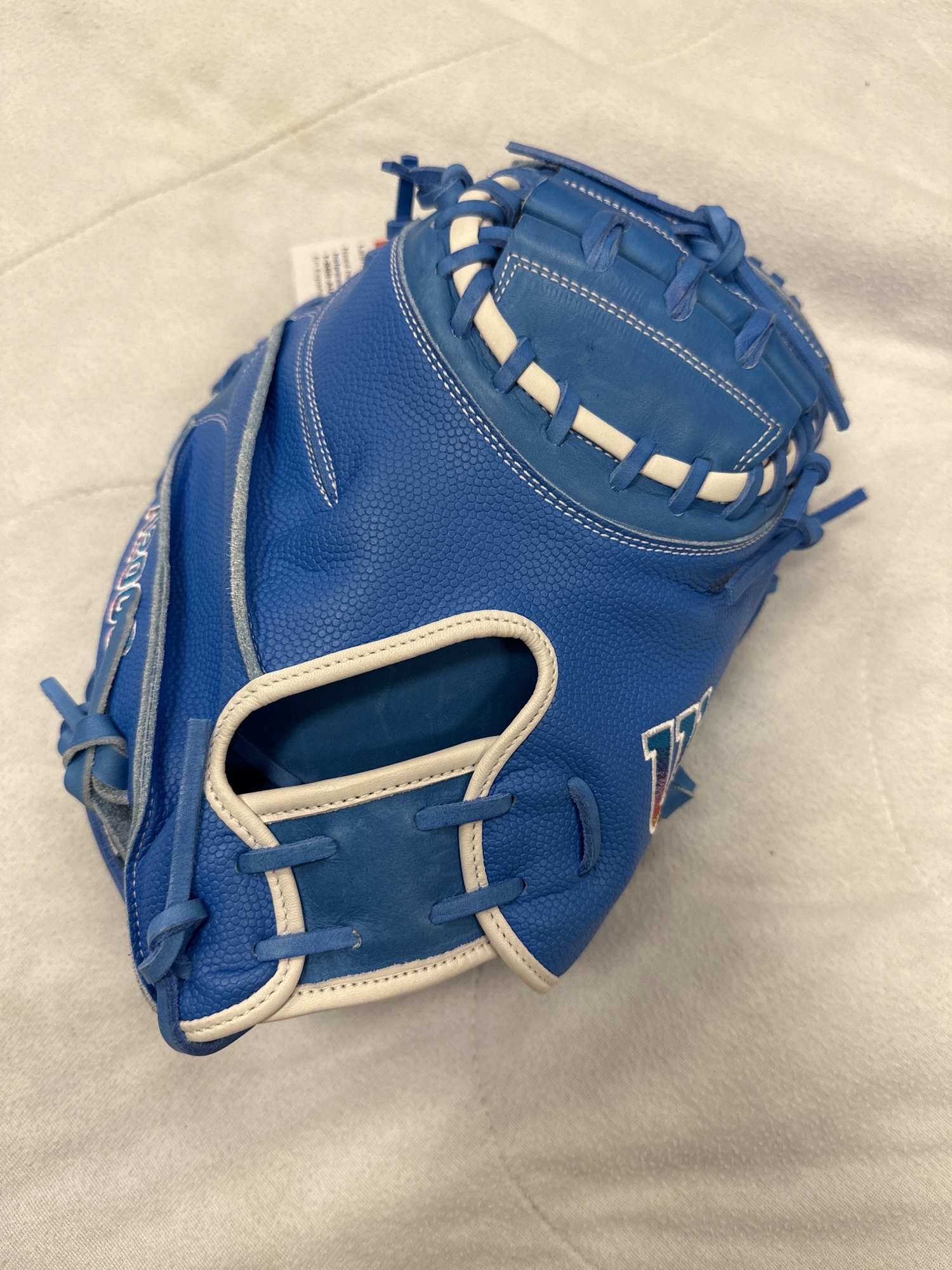 New Right Hand Throw 33" A2000 CM33 Catcher's Glove Autism Speaks Glove