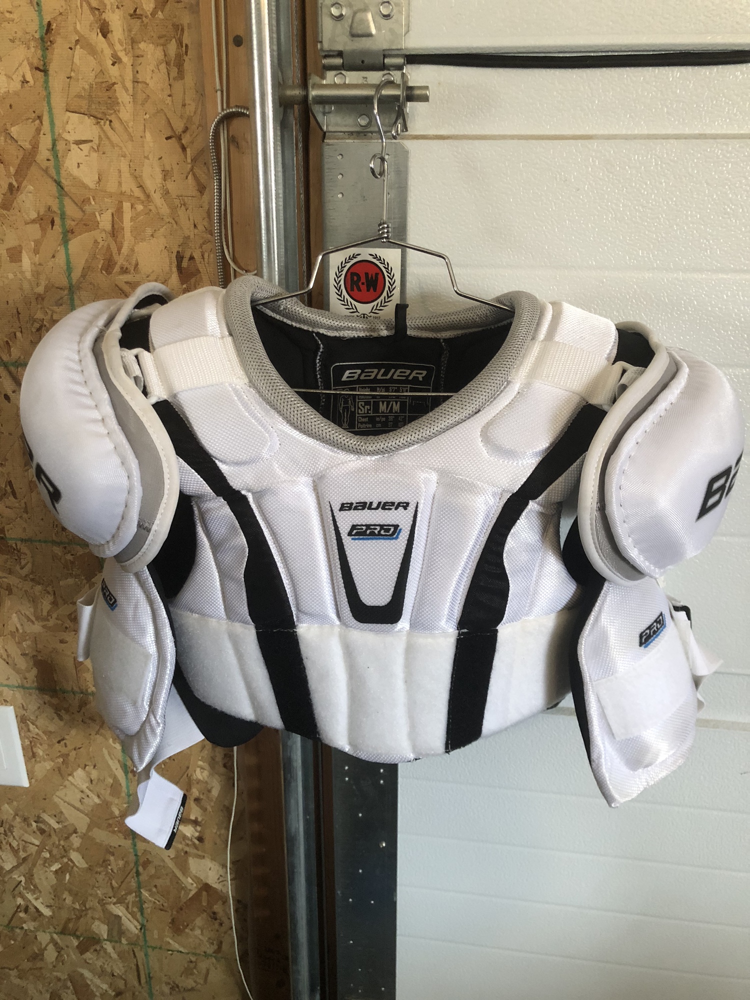 New Medium Bauer Pro Series Shoulder Pads SidelineSwap