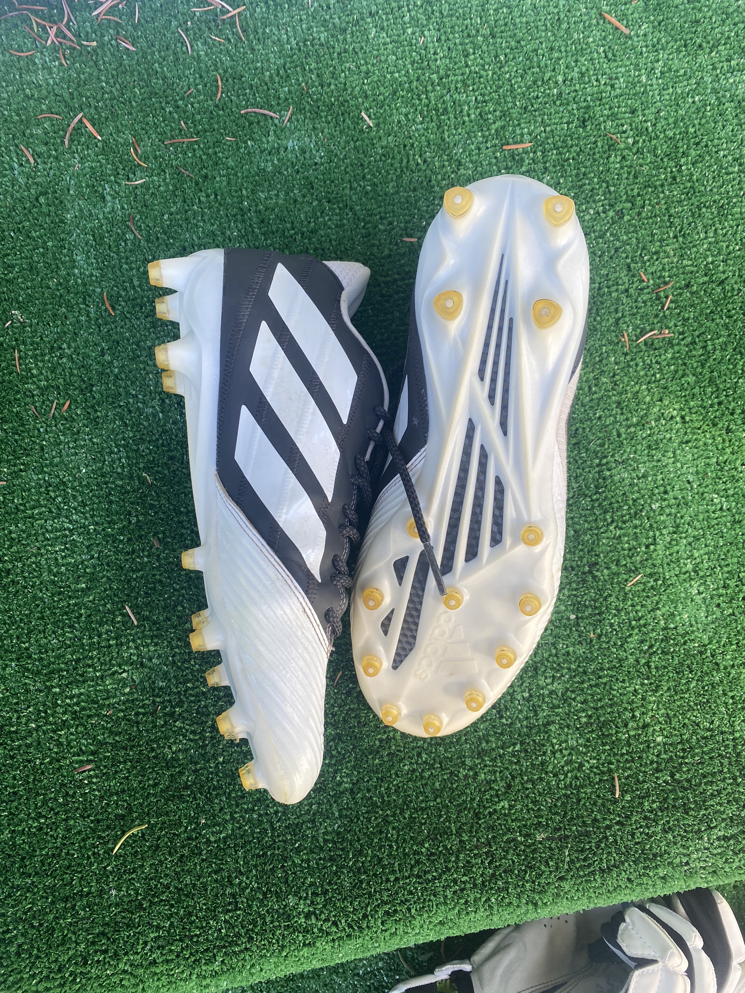 mens moulded football boots