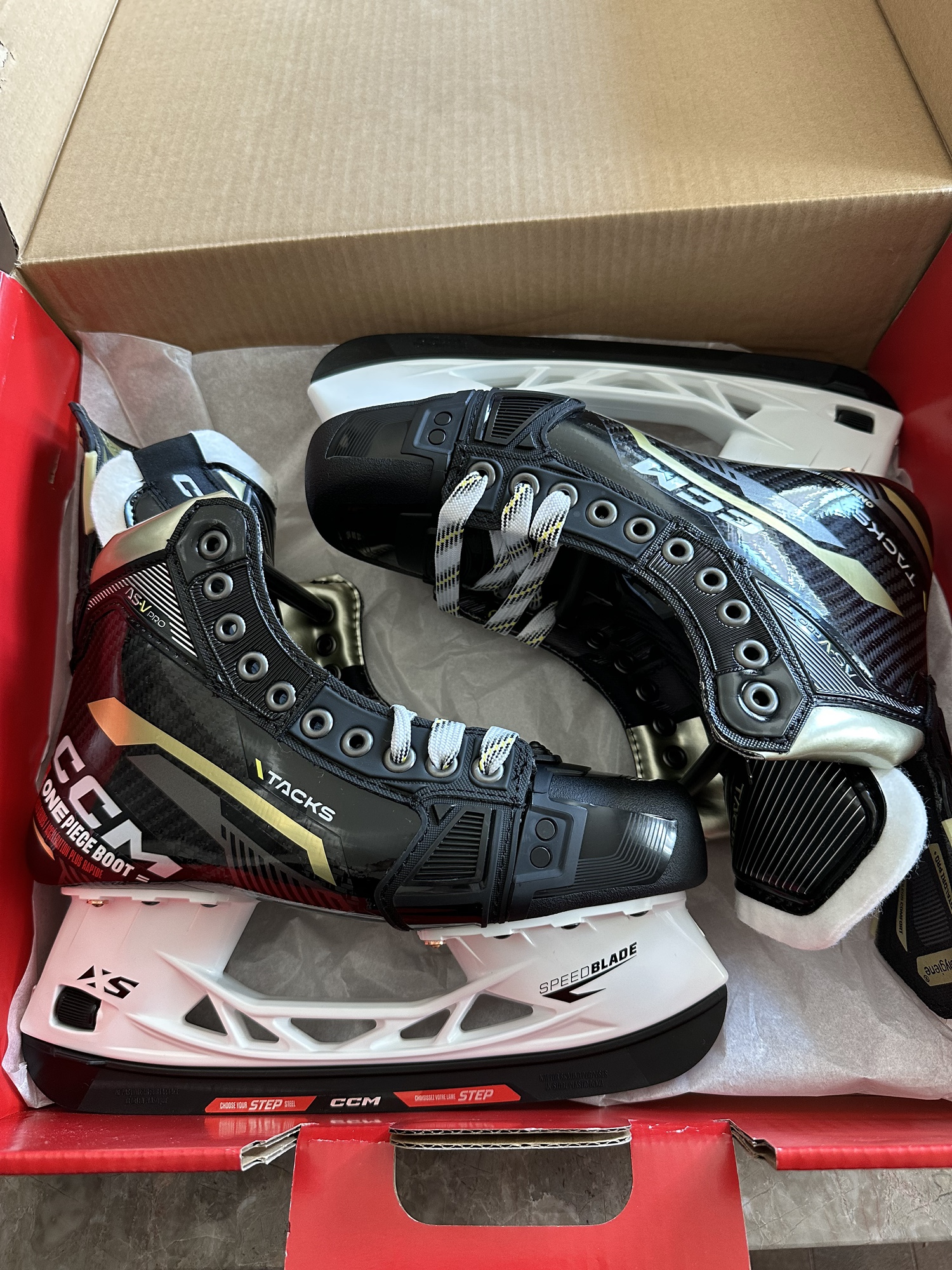 New CCM Tacks ASV Pro Hockey Skates 6.5 Regular SidelineSwap