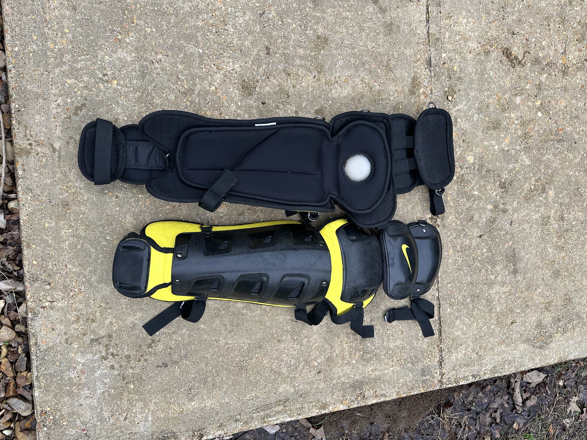 New Nike Vapor Catchers leg guards (black & yellow) SidelineSwap