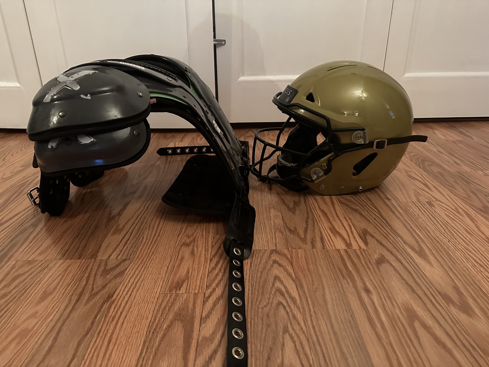 Adult Medium Xtech Shoulder Pads | SidelineSwap