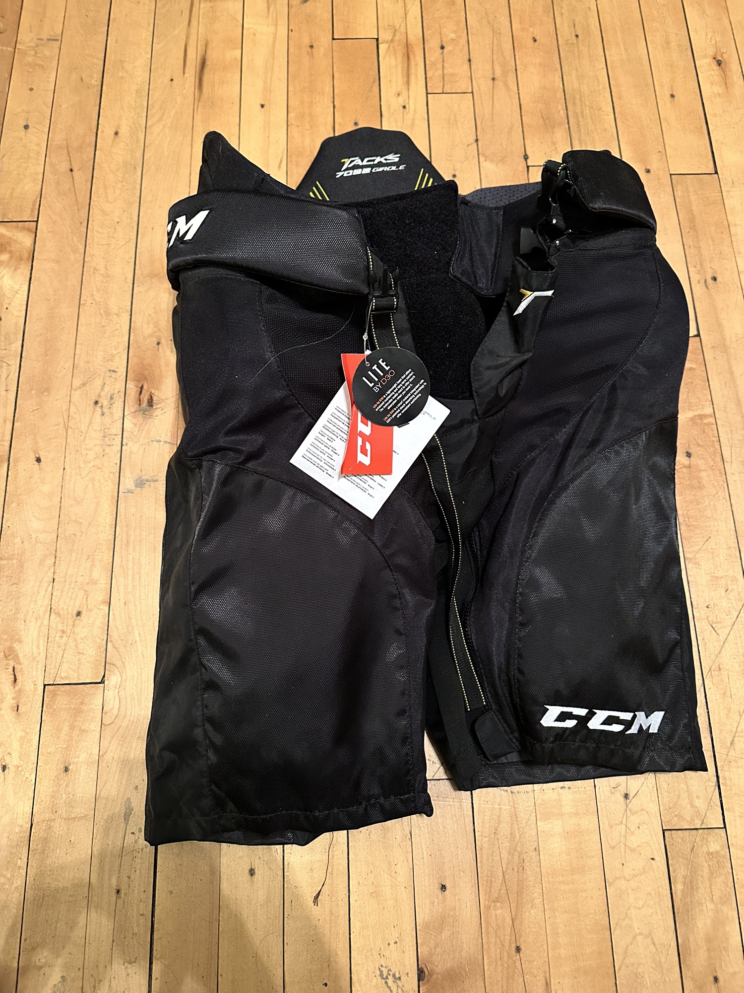 New Medium CCM Tacks 7092 Hockey Girdle & She’ll Combo SidelineSwap