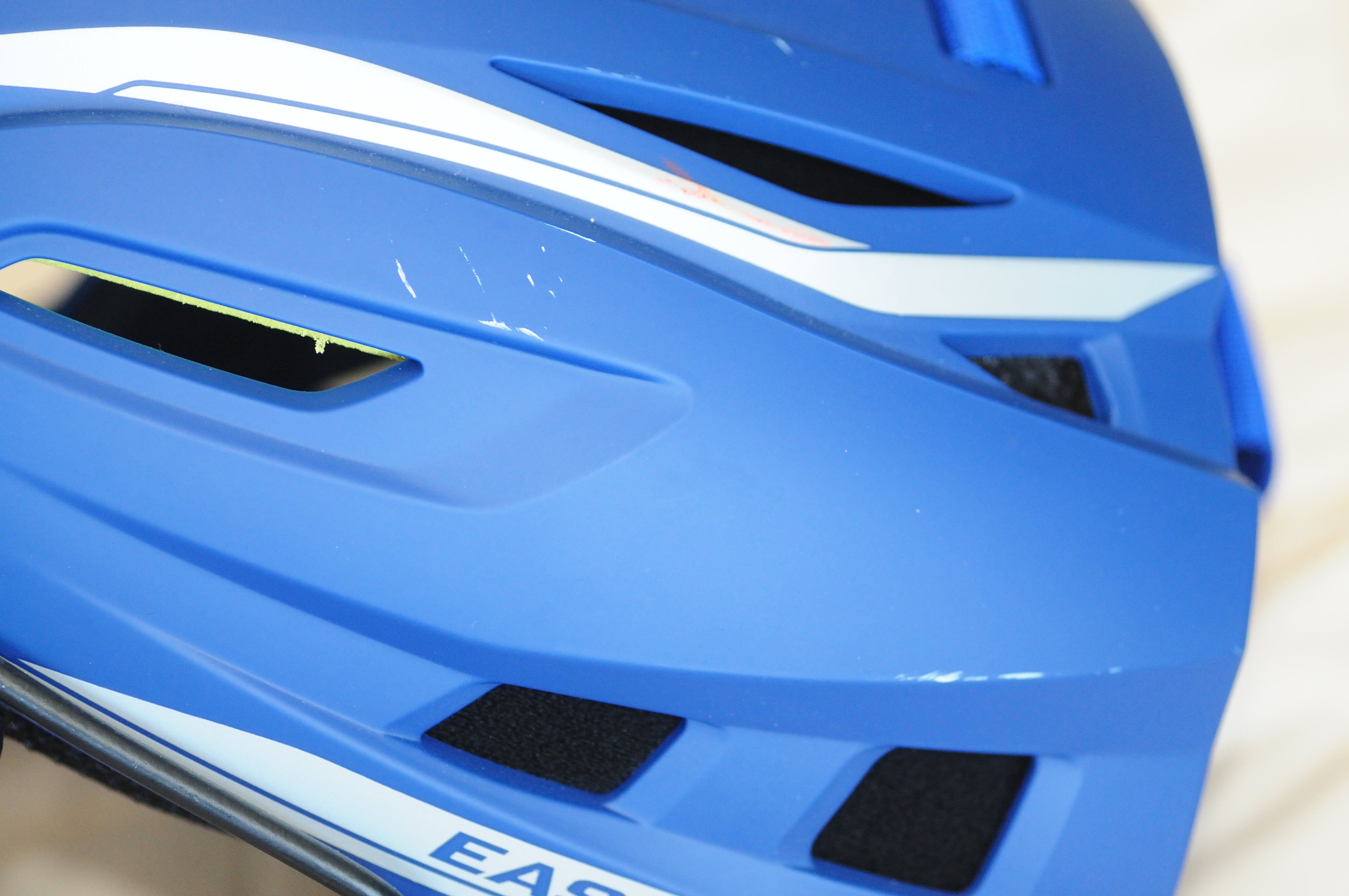 New Youth Easton Easton ProX Catchers Helmet Small Catcher's Mask SidelineSwap