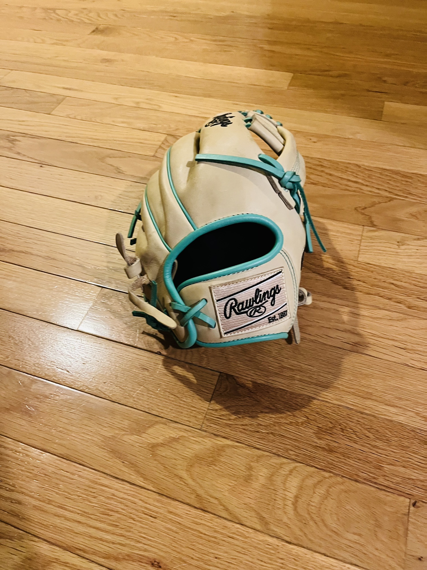 Infield 11.5" Heart of the Hide Baseball Glove Contour Fit. FREE