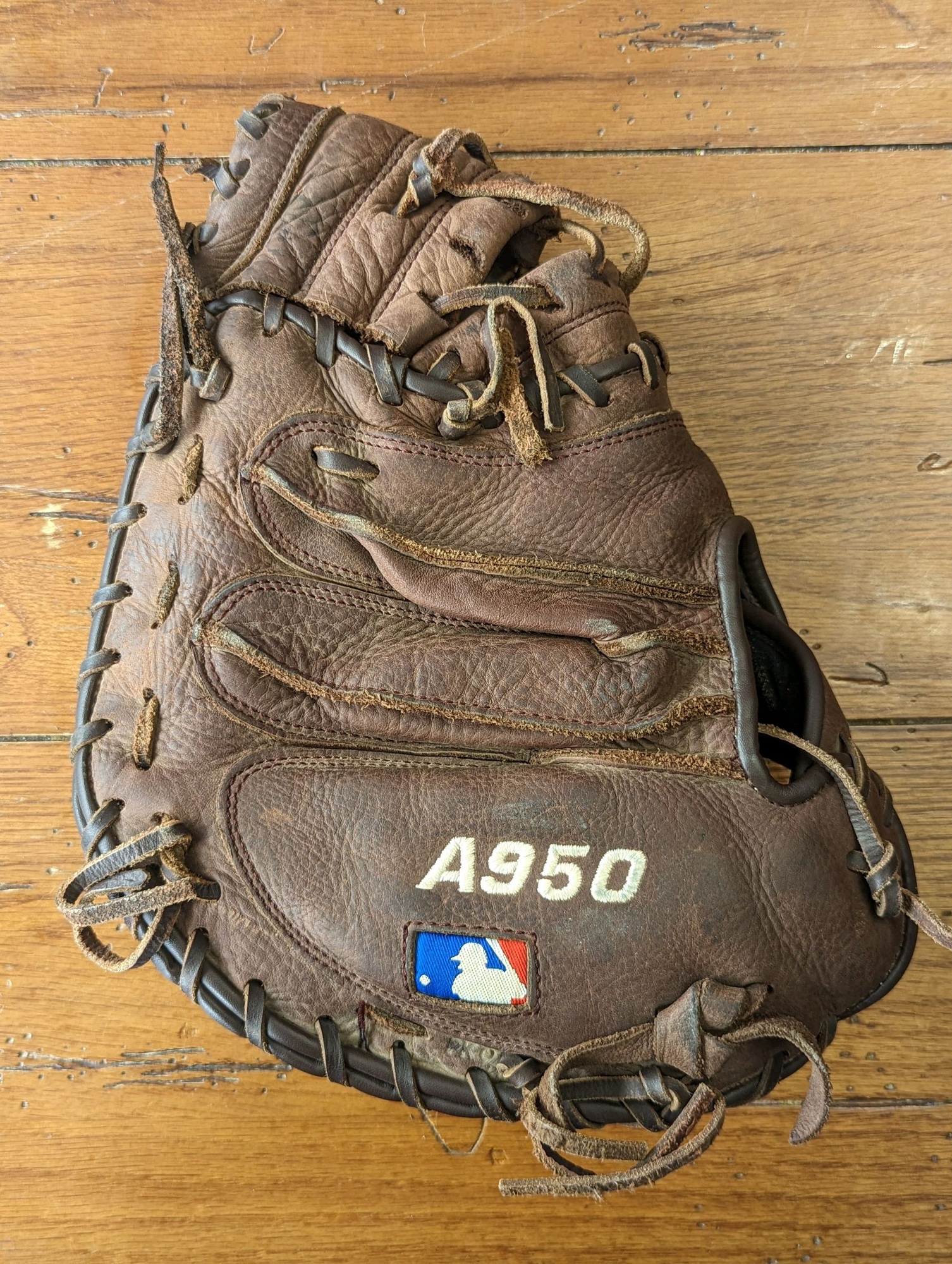Catcher's 34" A950 Baseball Glove SidelineSwap