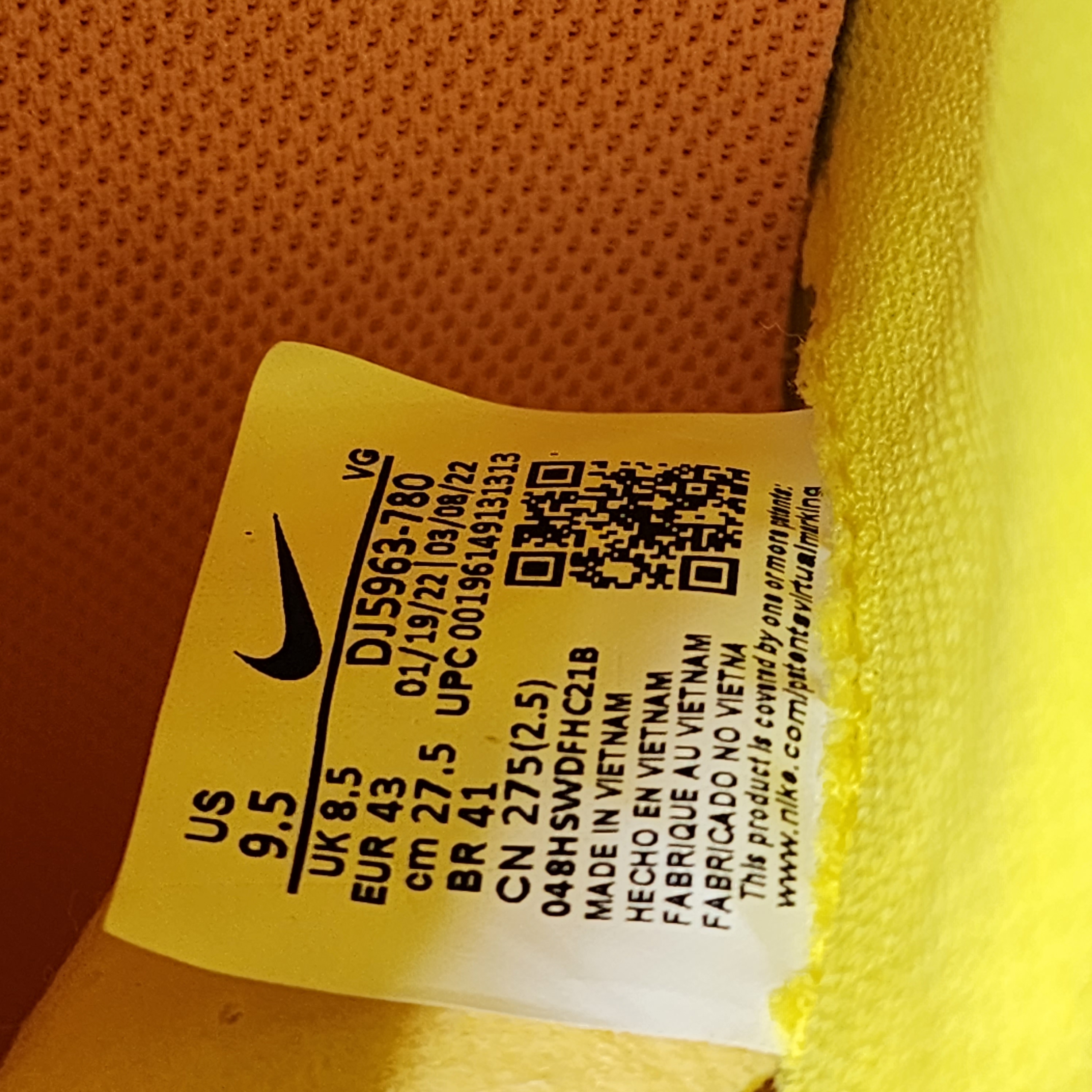 Nike Soccer Cleats Mens 9.5 Yellow Zoom Mercurial Vapor 15 Academy MG