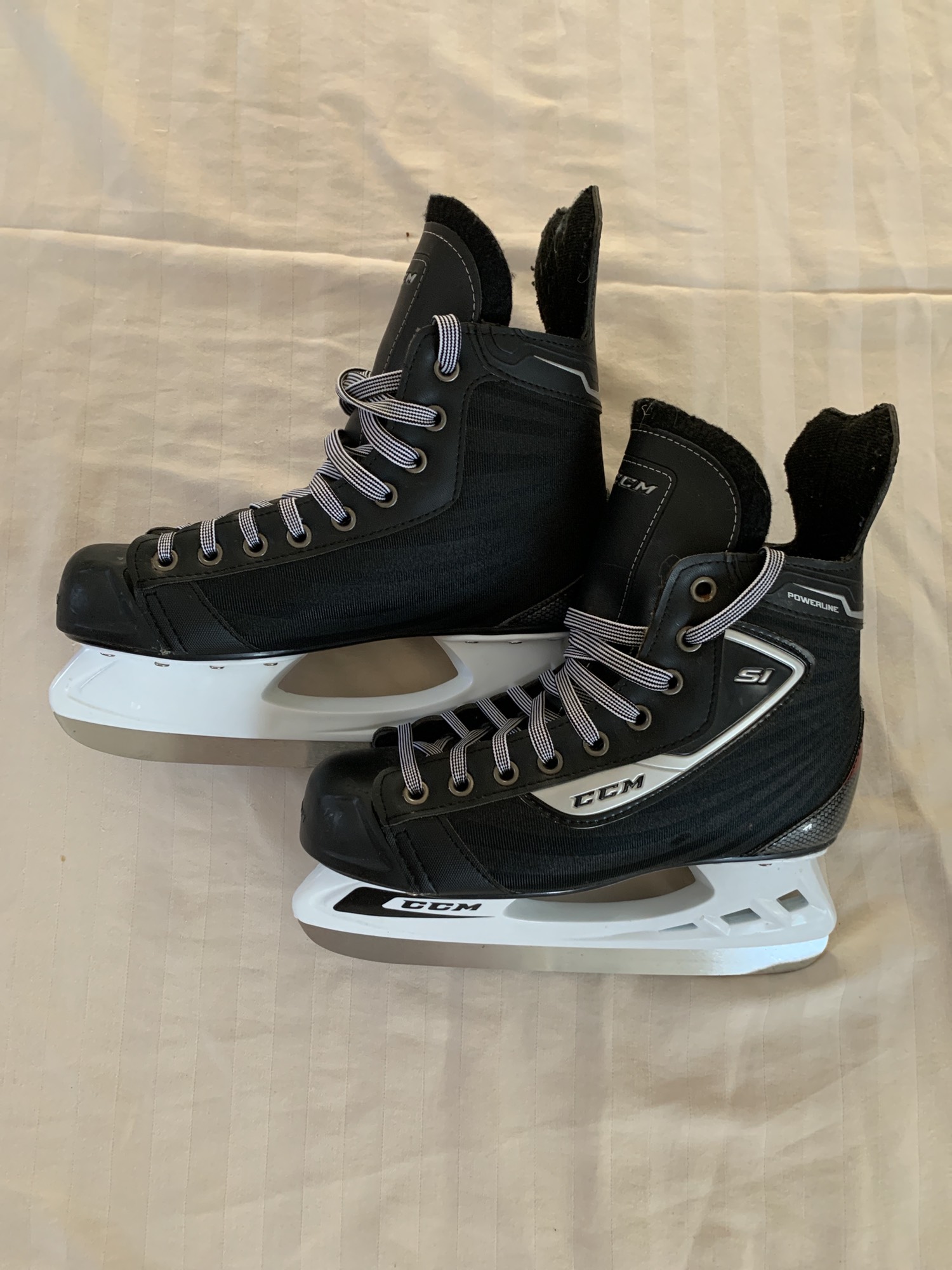 Used Senior CCM Powerline Hockey Skates (Regular) Size 6.0
