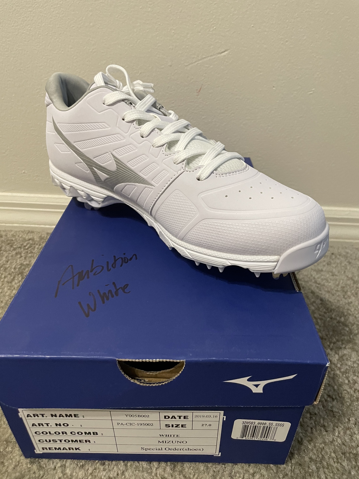 mizuno women's metal cleats white
