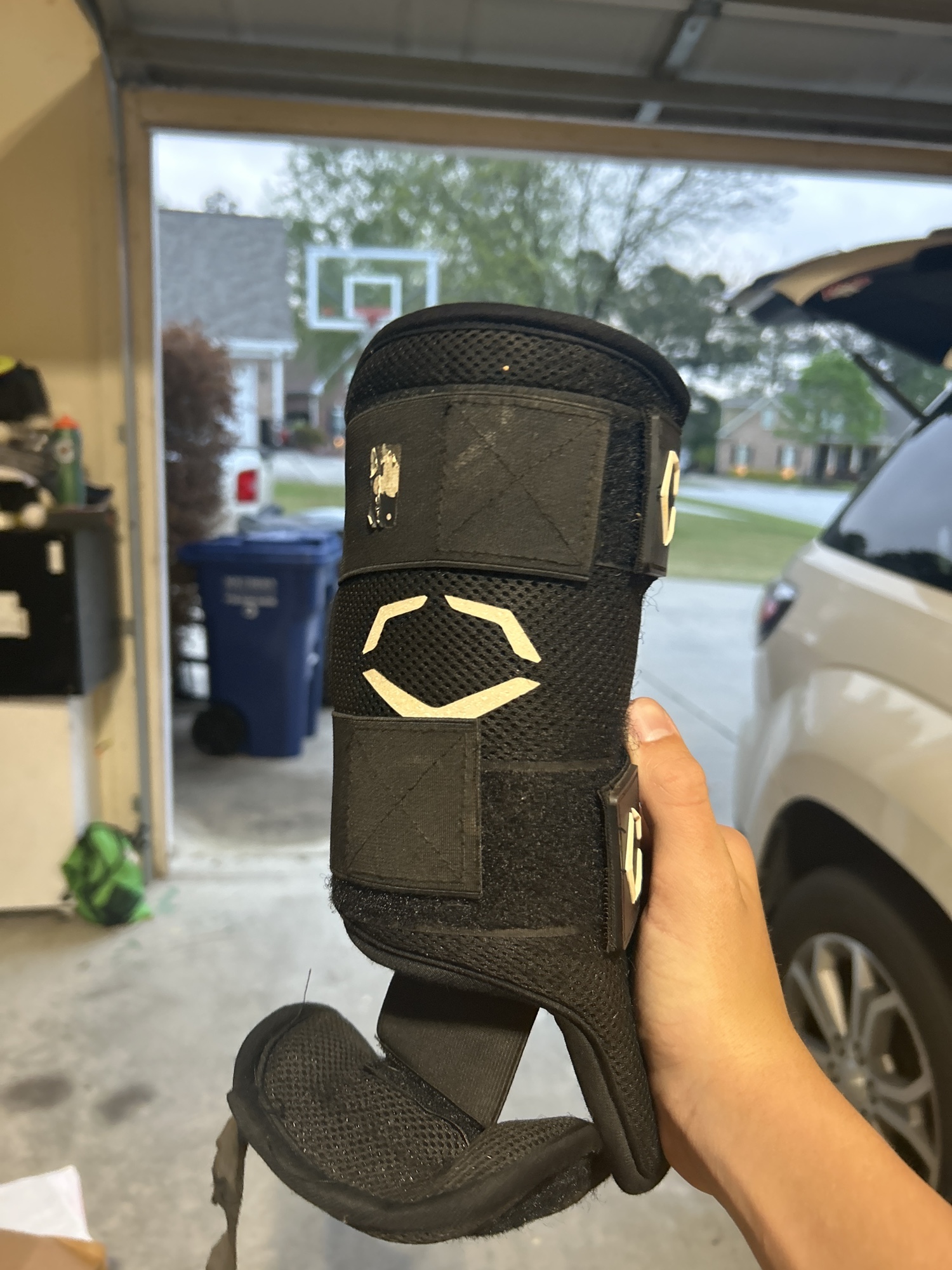 Black Used Senior EvoShield Shin Guards Sliding mitt SidelineSwap