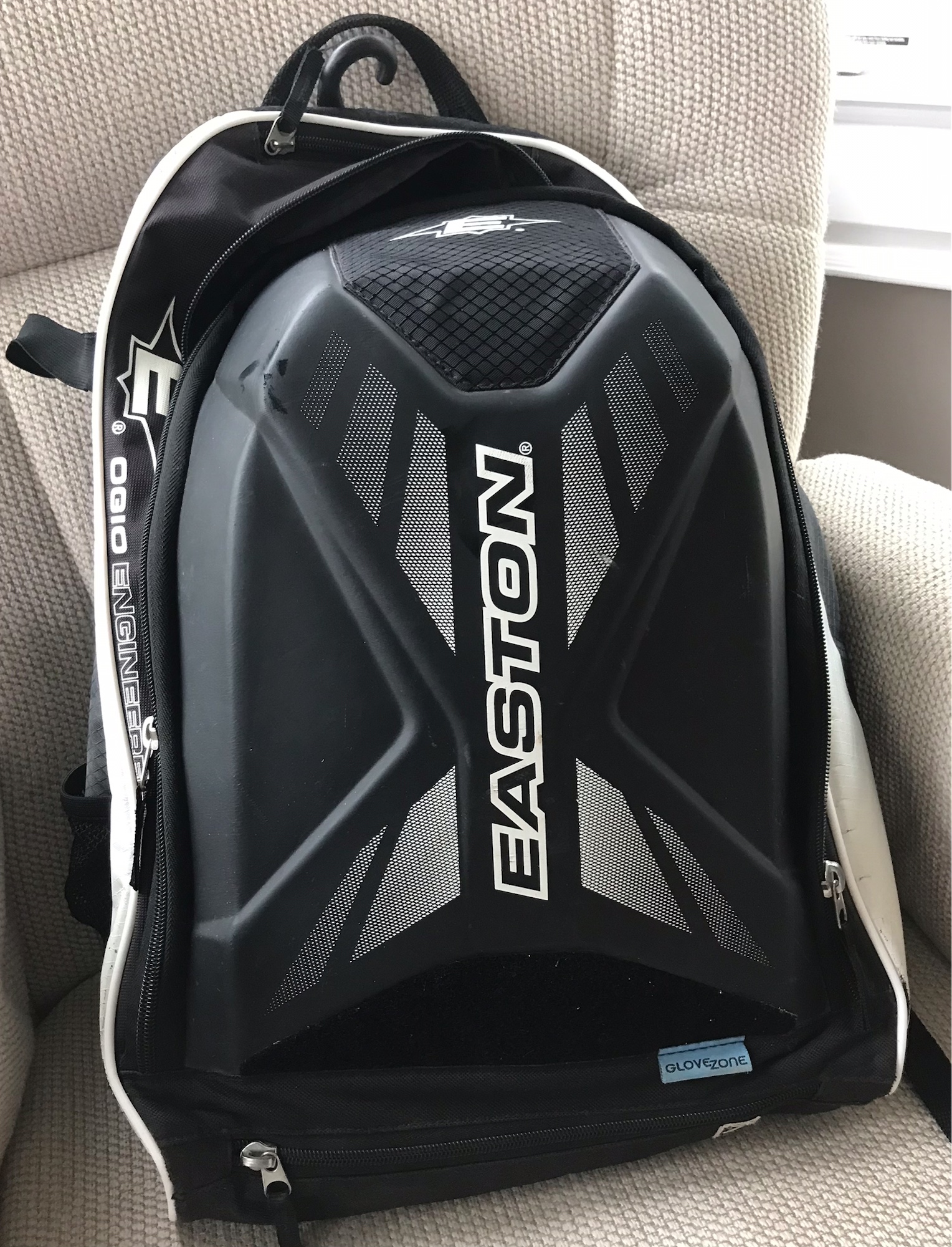 Easton Bat Pack BackpackBlackHolds 2 bats and equipment (good