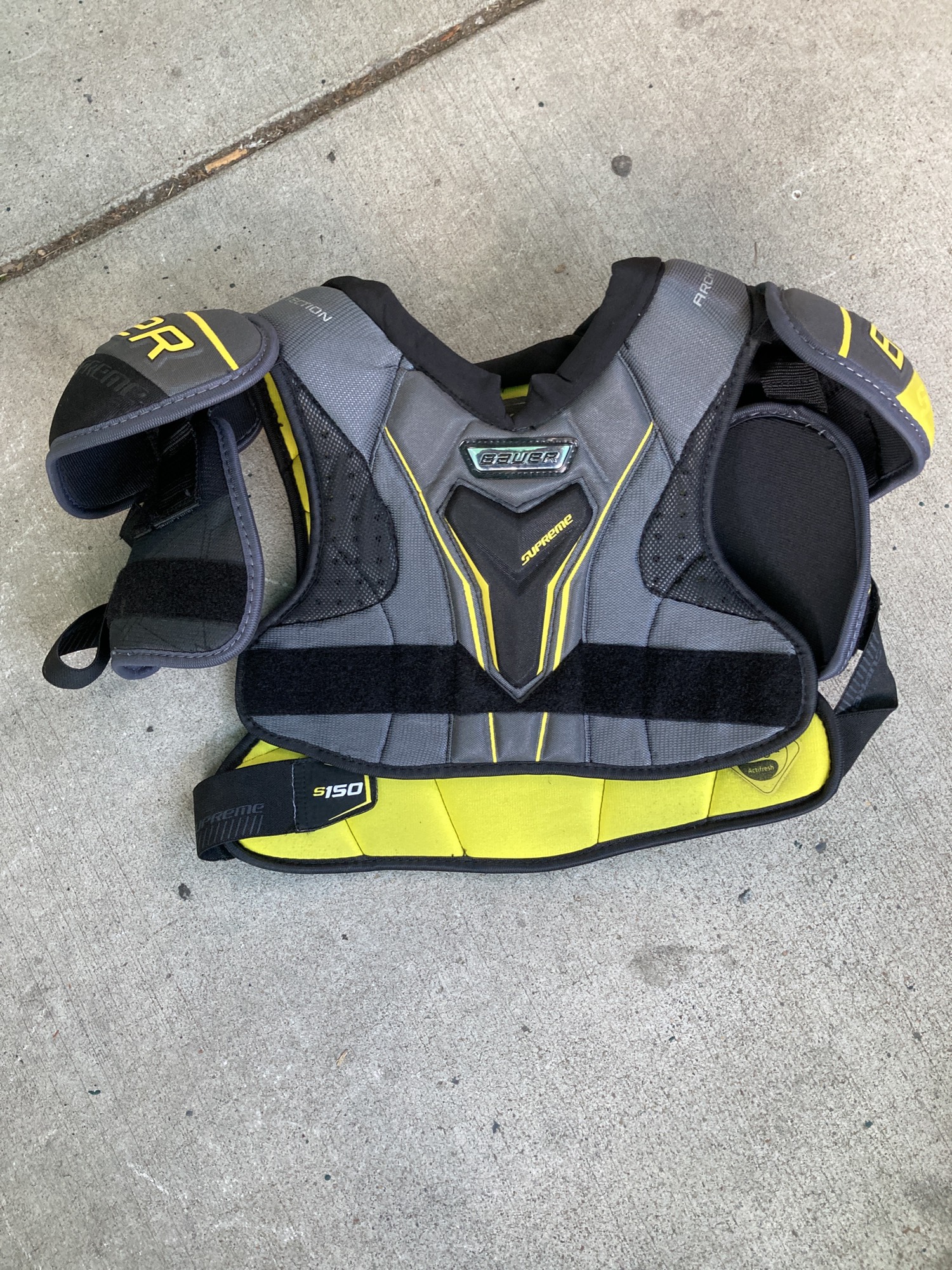 Used Senior Medium Bauer S150 Shoulder Pads SidelineSwap