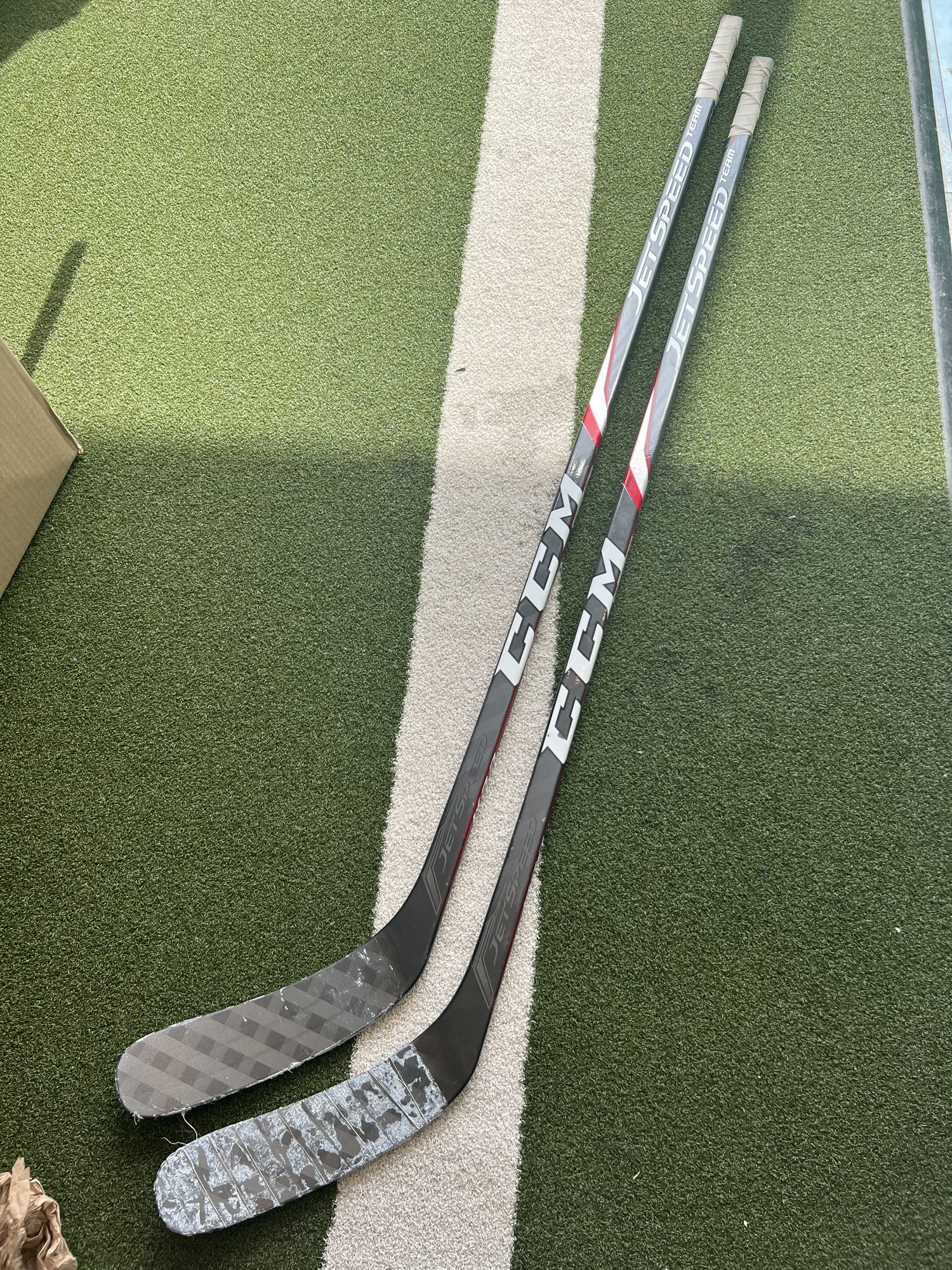 2 pack CCM Jetspeed Team Right Hockey Stick P80 Pro Stock 53" SidelineSwap