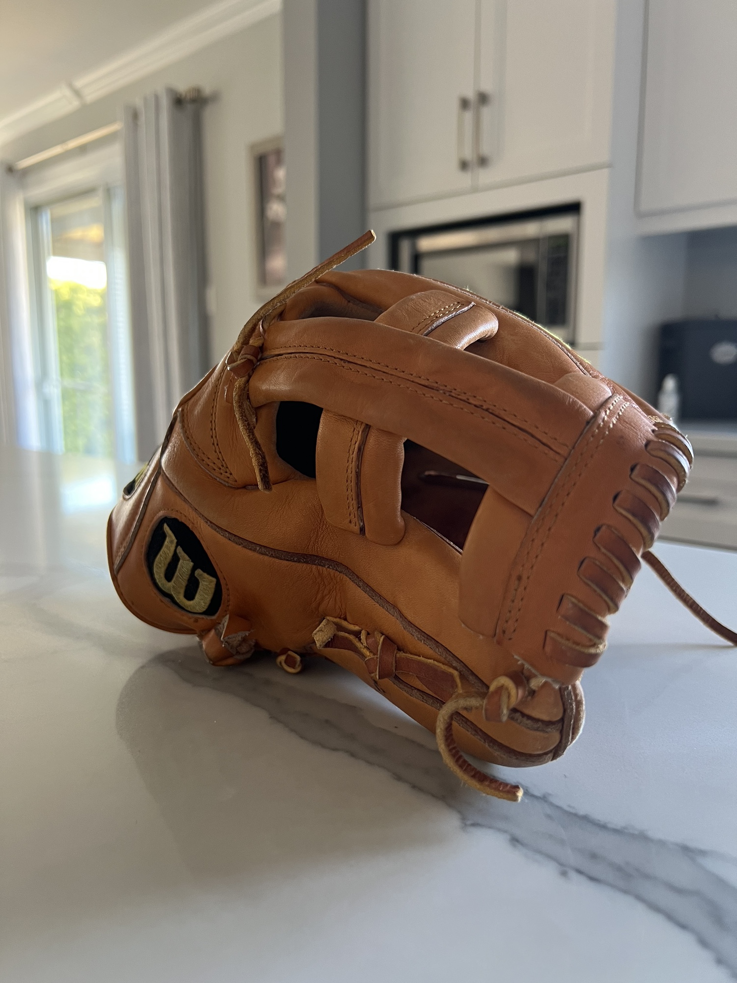 Used Infield 11.75" A2000 EL3 Baseball Glove SidelineSwap